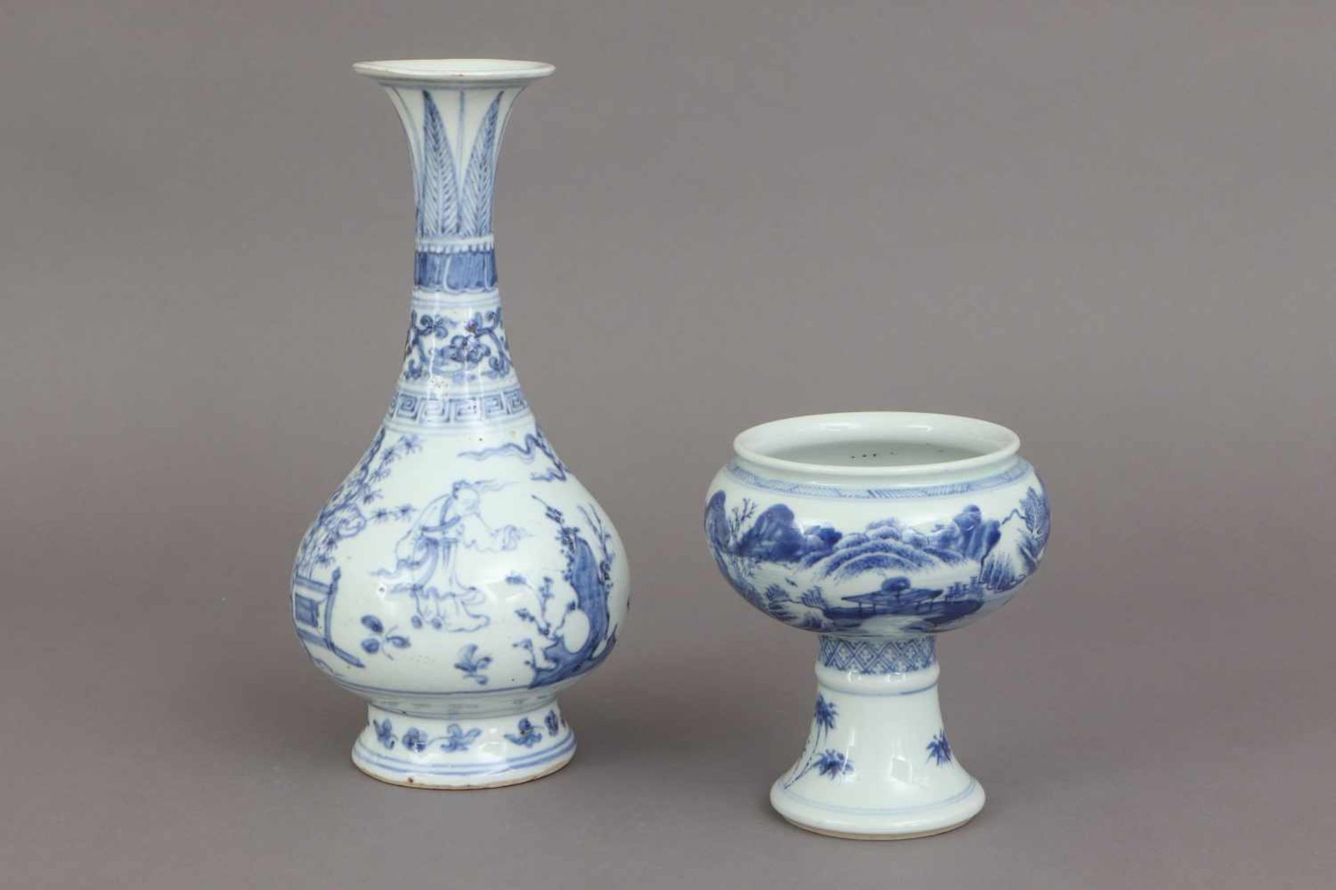 2 Teile chinesisches PorzellanBlaumalerei, 1x tiefbauchige Vase mit Figuren- und Landschaftsdekor (H