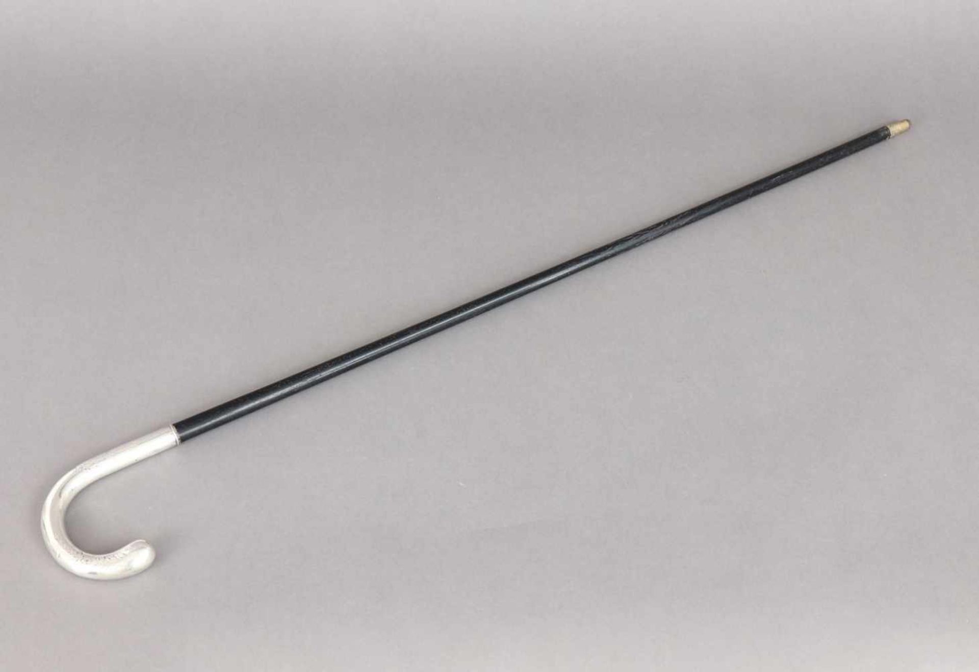Gehstock der JahrhundertwendeGriff 800er Silber (Deutsch), bogenförmig, mit fein ziseliertem