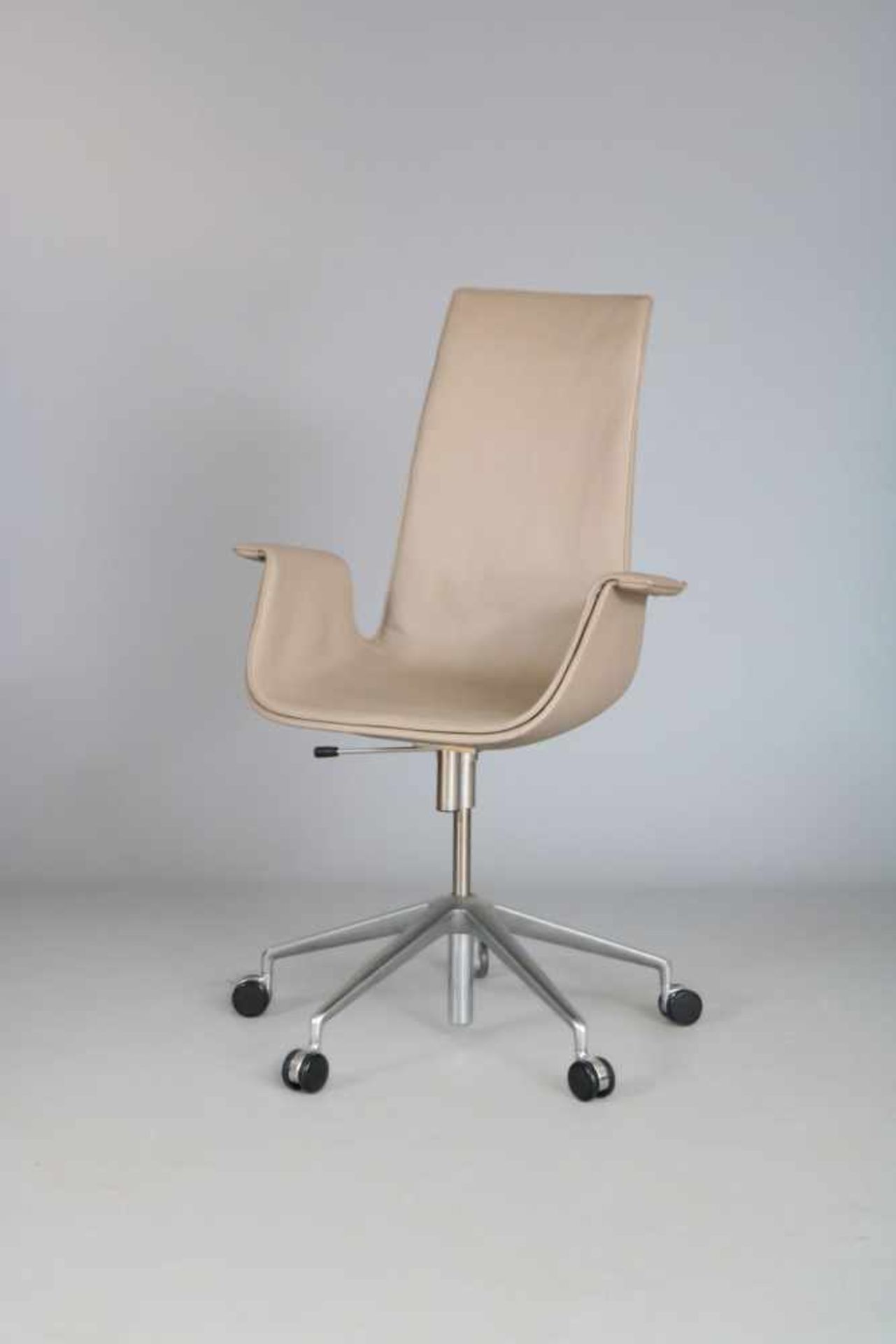 KNOLL Schalensessel FK 6725-5REntwurf JORGEN KASTHOLM & PREBEN FABRICIUS, heller Lederbezug,