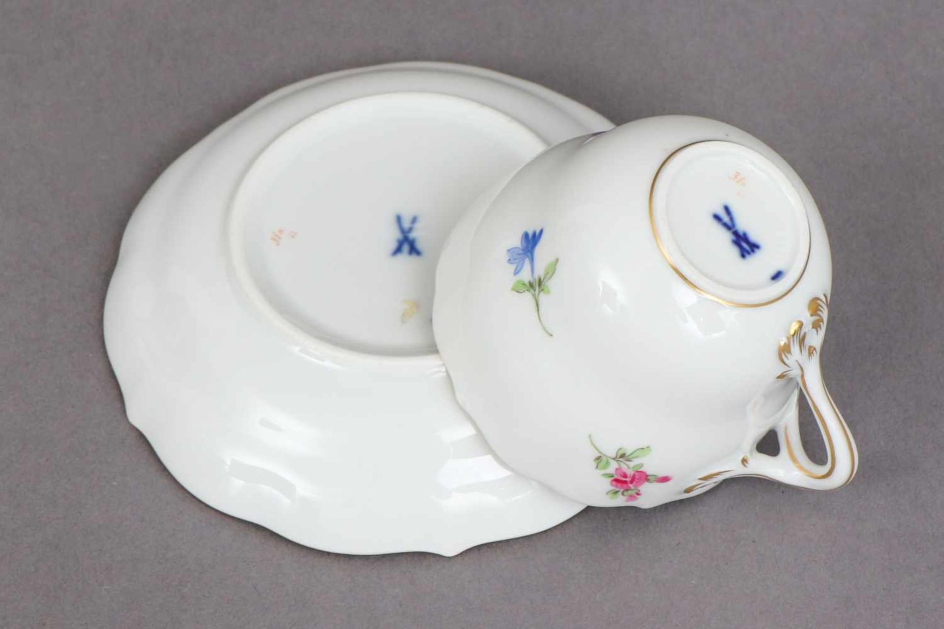 MEISSEN Mokkatasse mit Untertasse2. Hälfte 20. Jhdt., Form ¨Neuer Ausschnitt¨, Dekor ¨Deutsche - Image 2 of 3