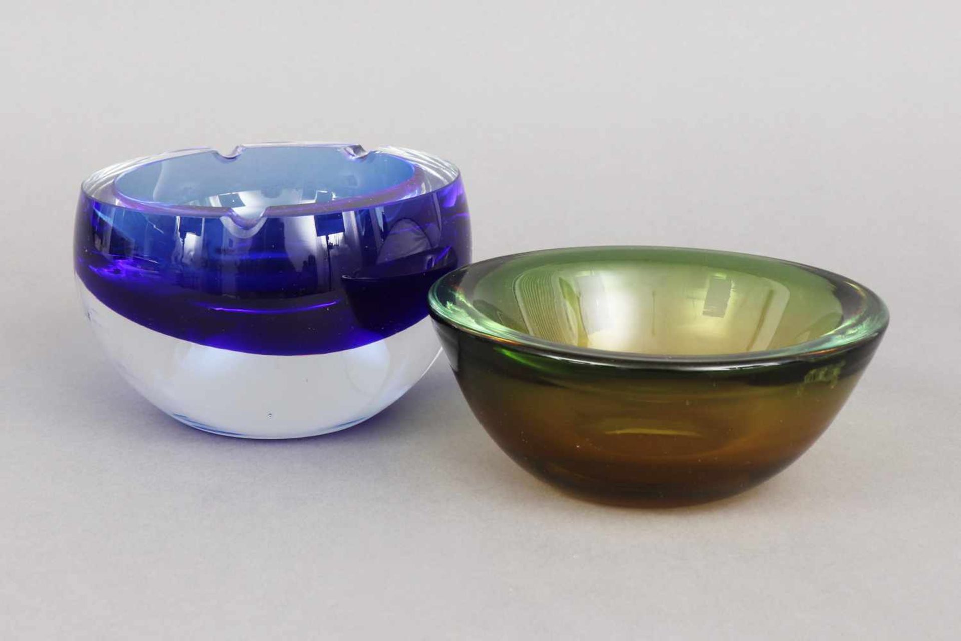 2 MURANO Glas-Schalen1x Ascher, blaues (Sommerso) und farbloses Glas, 1x runde Schale, gelb-grünes