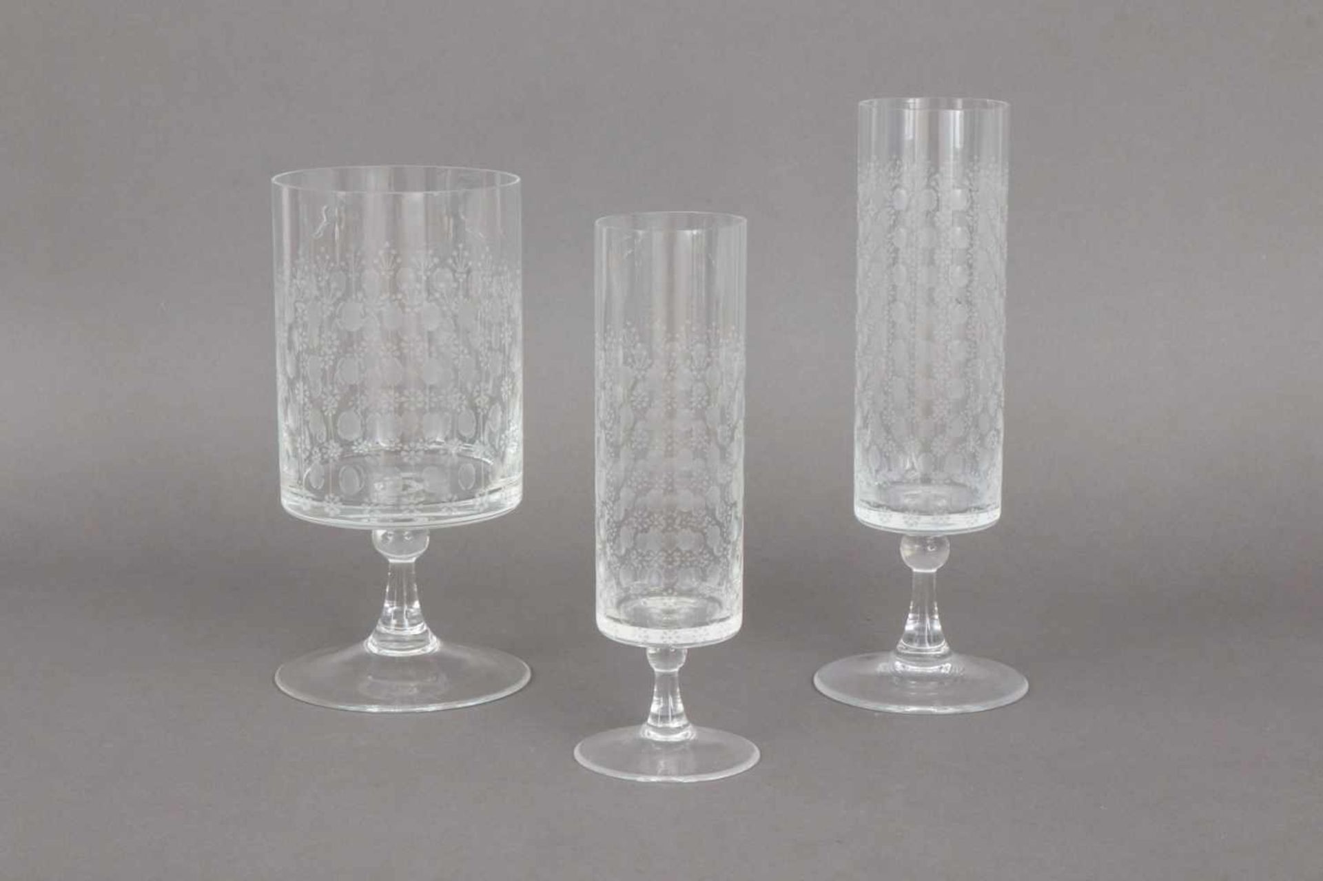 3 ROSENTHAL Vasengefäße ¨Romanze¨farbloses, geschliffenes und geätztes Glas, je zylindrische,