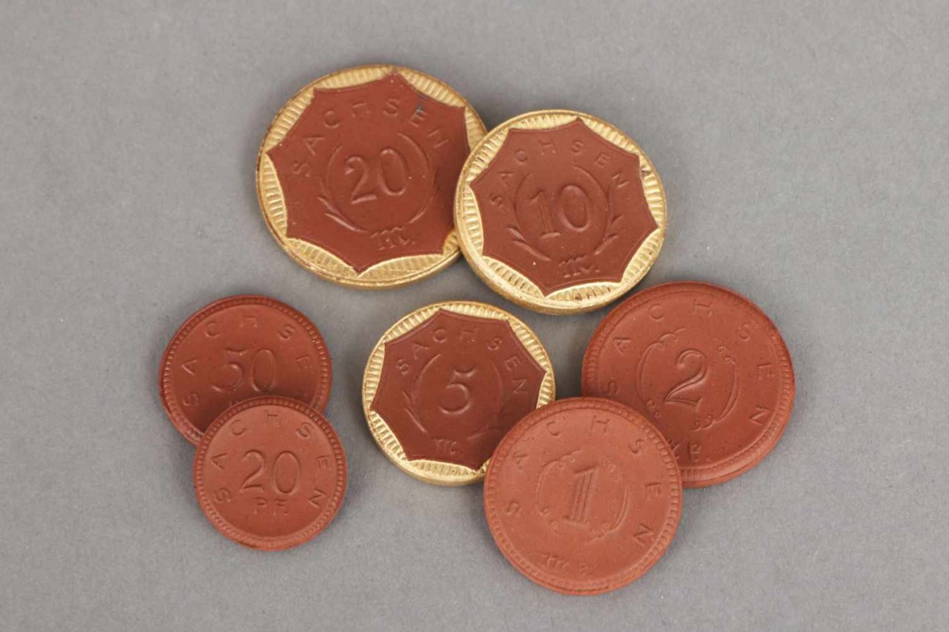 Sammlung MEISSEN ¨Sachsen-Taler¨um 1921, Böttger-Steinzeug, 7 Münzen mit Prägemotiven, z.T. mit - Image 2 of 4