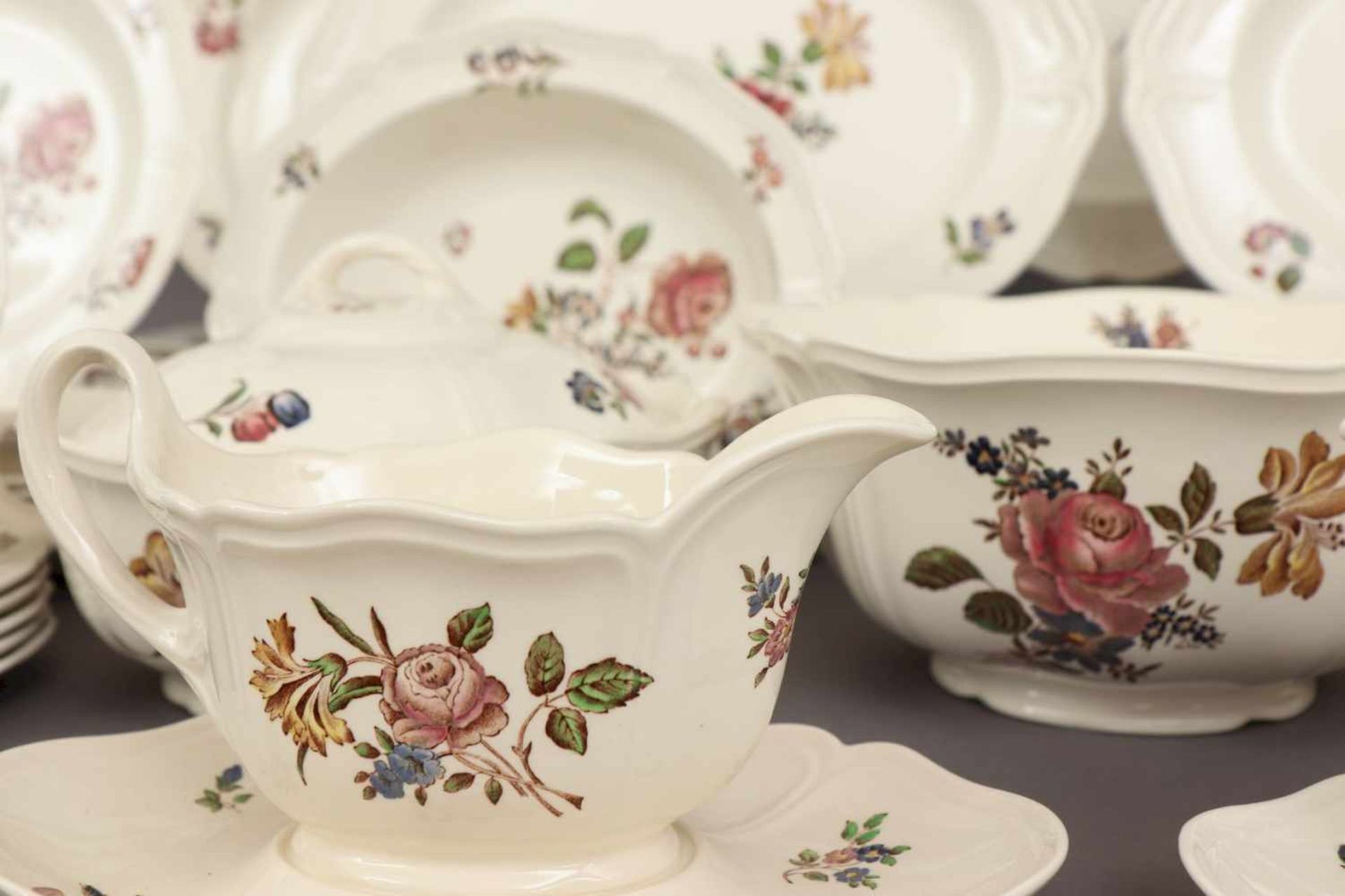 WEDGWOOD SpeiseserviceMitte 20. Jhdt., sog. ¨Queens Ware¨, polychromer Blumen-Dekor ¨Queens sprays¨, - Image 2 of 3