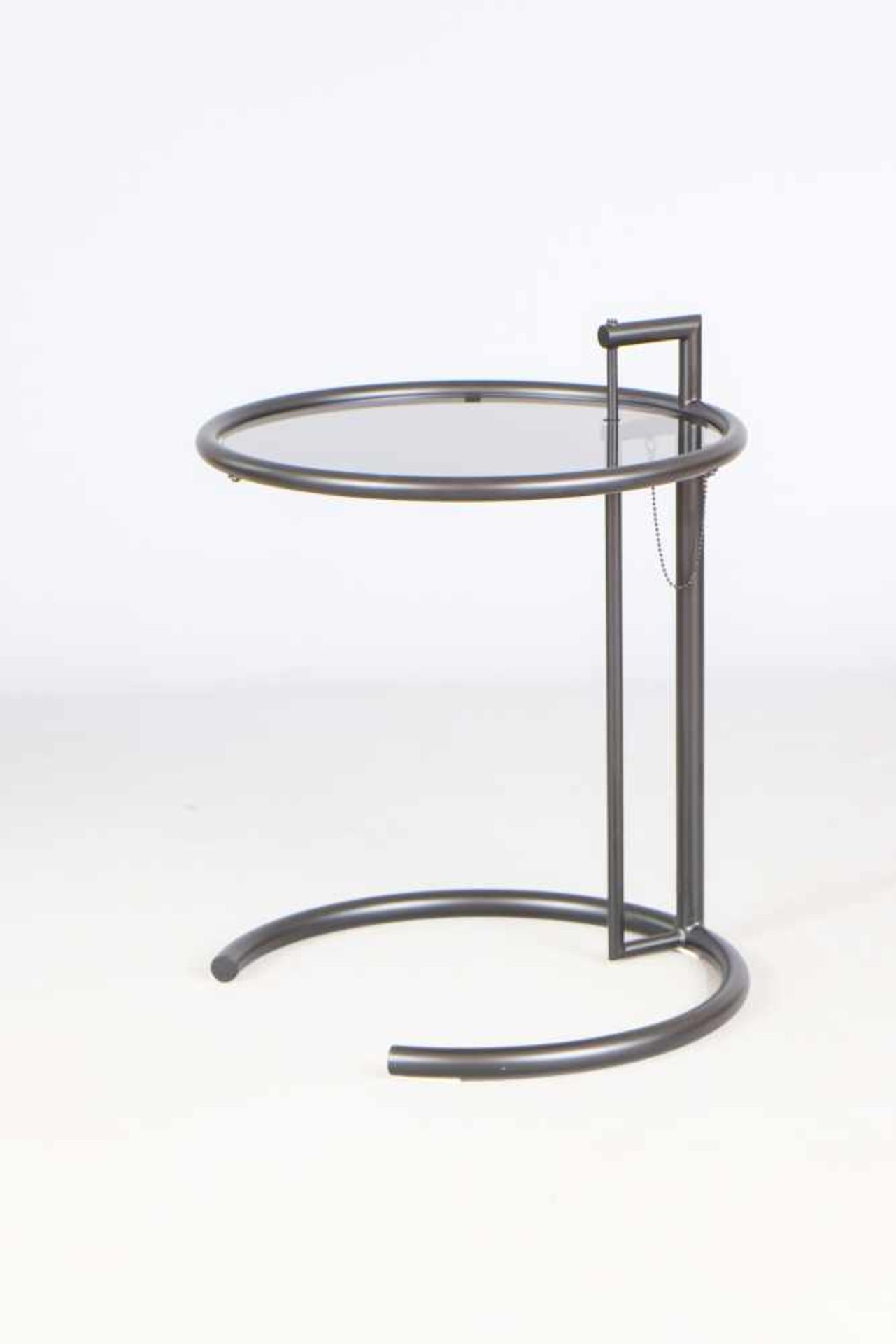 EILEEN GRAY ¨Adjustable table¨ (Black version)Ausführung CLASSICON, schwarzes Stahlrohr,