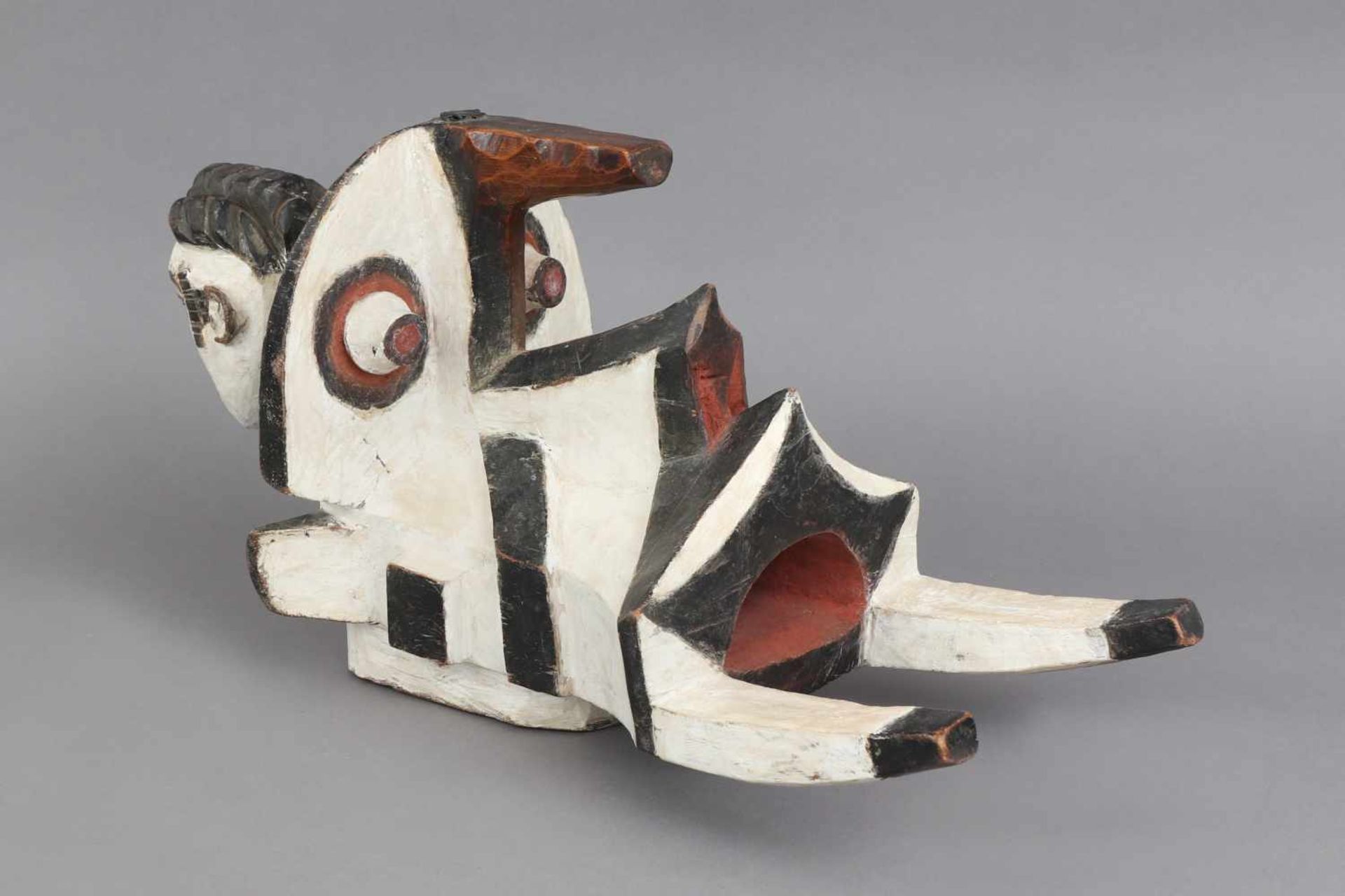 Afrikanische Ogbodo Engi Elefanten-Maske der Igbo-Izi, Nigeria Holz, geschnitzt, mit Kaolin und - Bild 3 aus 3