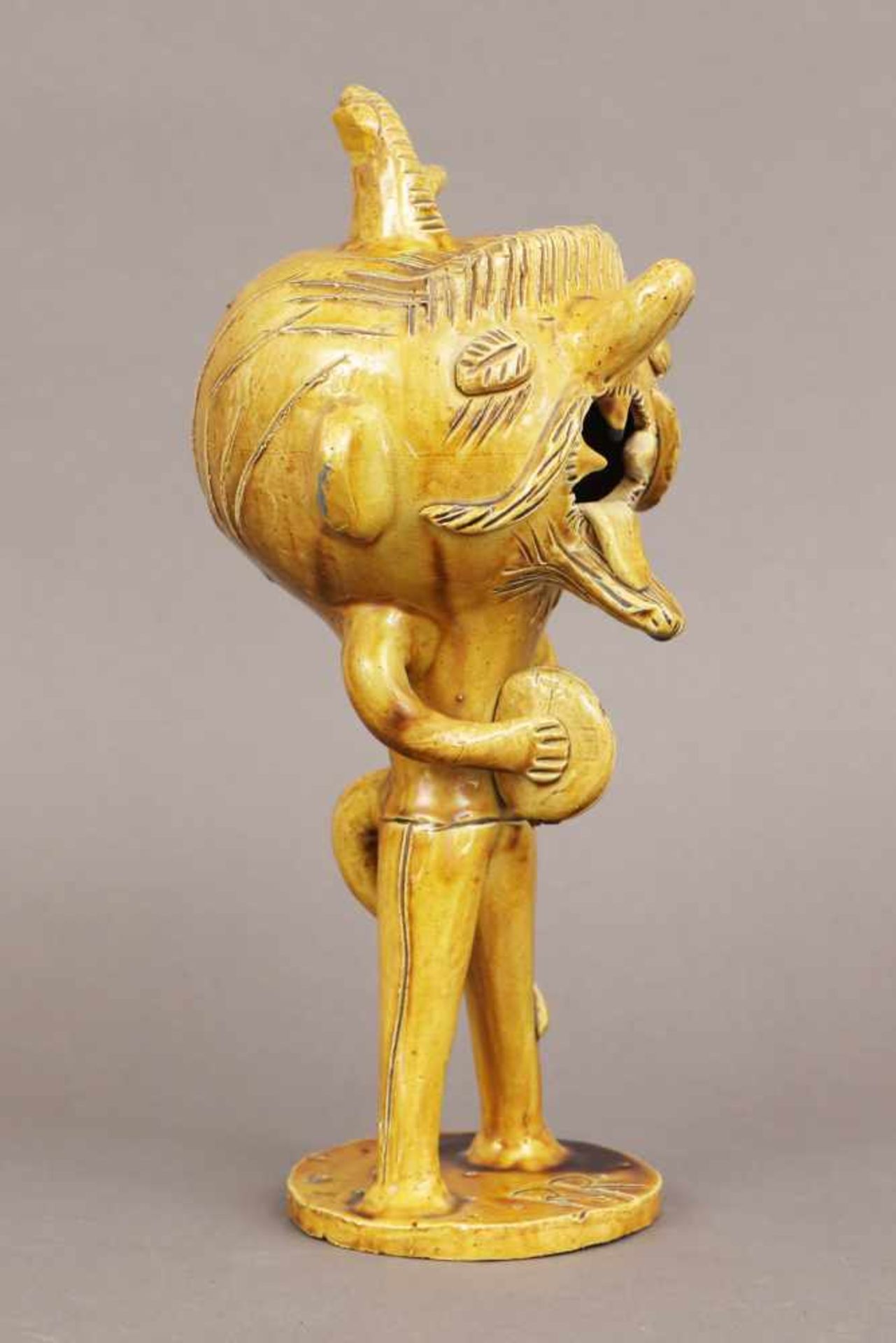 ROSA RAMALHO (1888 - 1984) Keramikfigur ¨Stehender Satyr mit Schellen¨gelb-grün glasiert, auf dem - Bild 2 aus 5