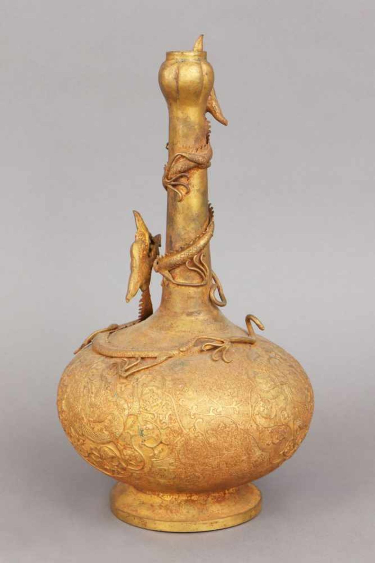 Chinesisches VasengefäßMetall (wohl Bronze und Blech), vergoldet, Alter unbestimmt, bauchiger Korpus - Bild 2 aus 2