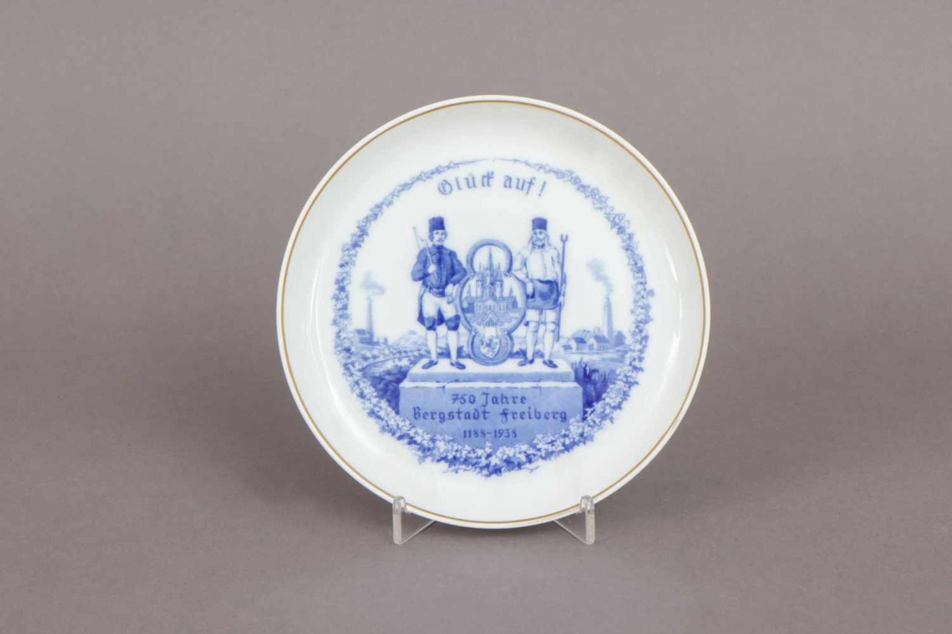 MEISSEN Andenkenteller ¨750 Jahre Bergstadt Freiberg 1188-1938¨um 1938, runde, glatte Form mit