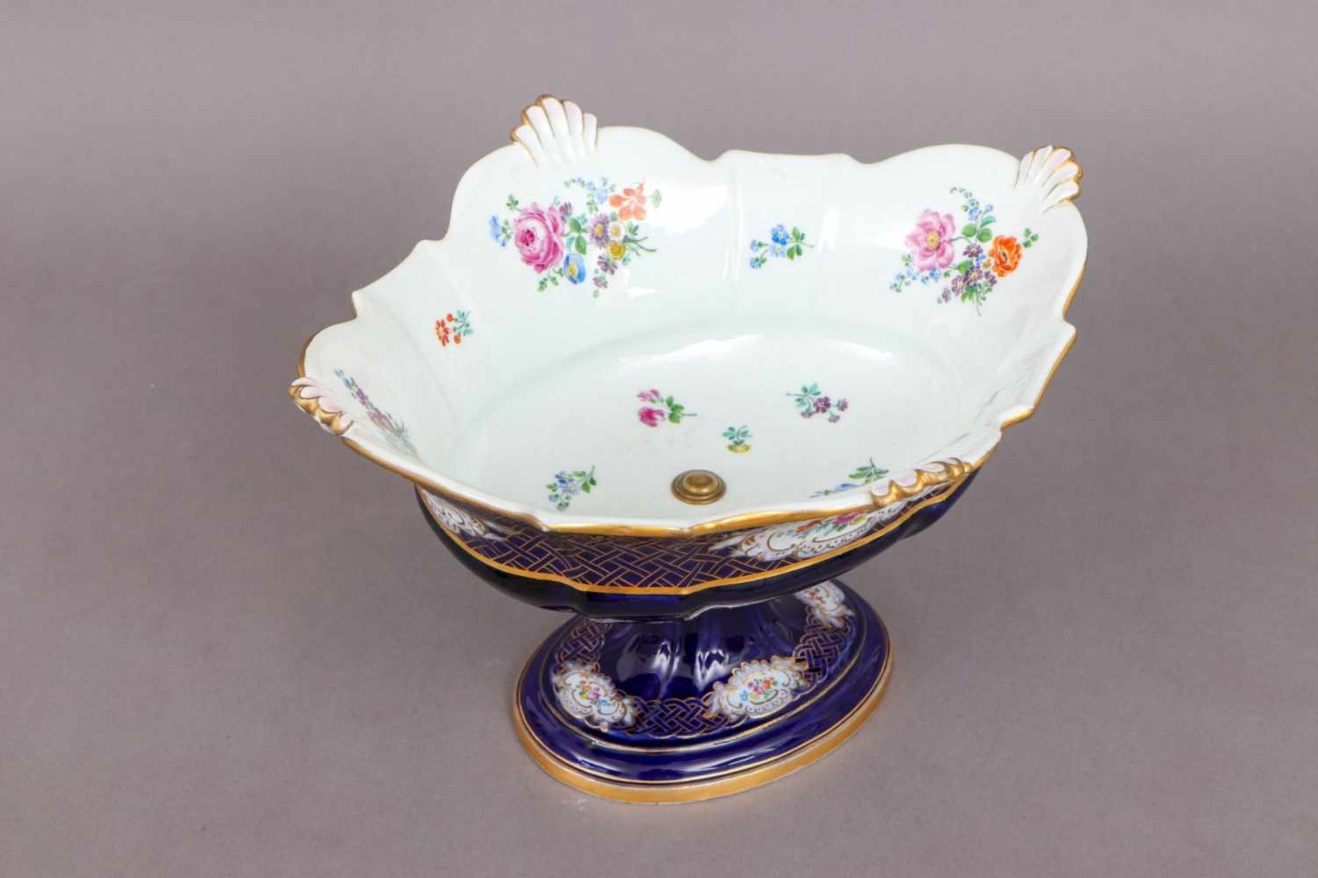 MEISSEN Fußschaleum 1850-1924, ovale Schale mit passigem Rand auf ovalem, eingezogenem Stand, - Image 2 of 3