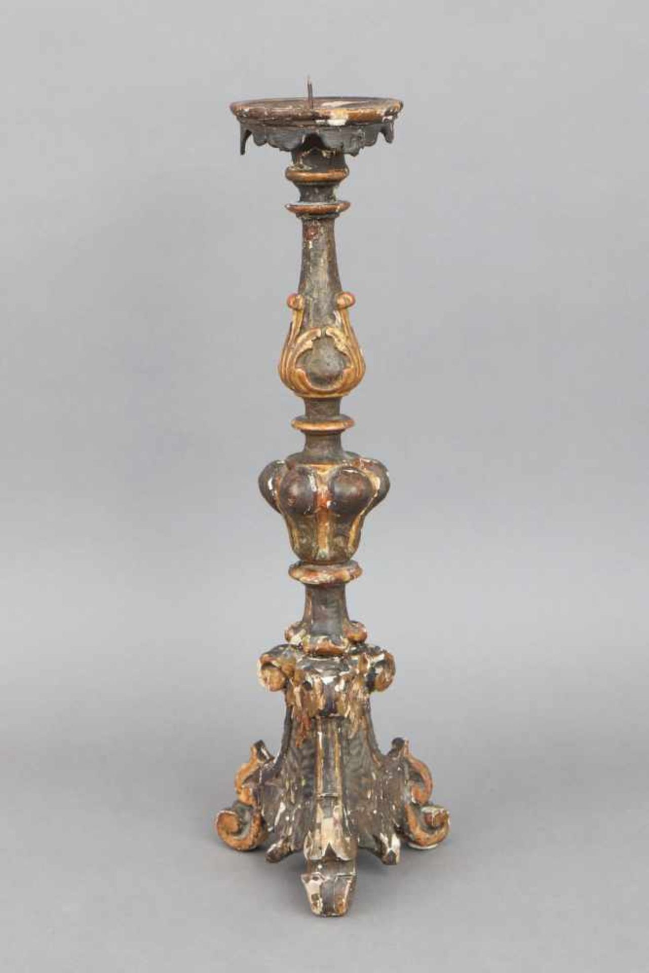 Sakral-Leuchter des BarockHolz, geschnitzt und dunkel gefasst sowie goldstaffiert, wohl Italien, 19.