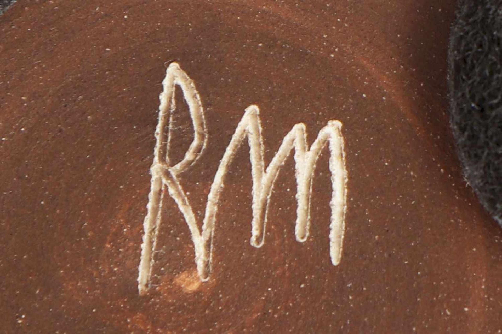 Paar RINA MENARDI Porzellanschalen runde, tiefe Schalen, dunkelbraun gewischt, Bodenmarke, D 27cm, - Image 2 of 2