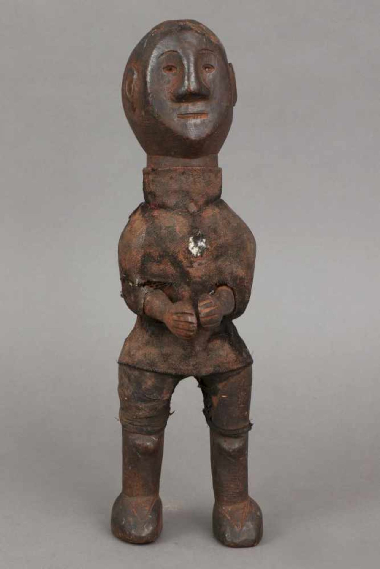 Afrikanische Ritualfigur, wohl Pare, Tanzania sog. Power Figur, Holz, geschnitzt und dunkel - Bild 2 aus 3