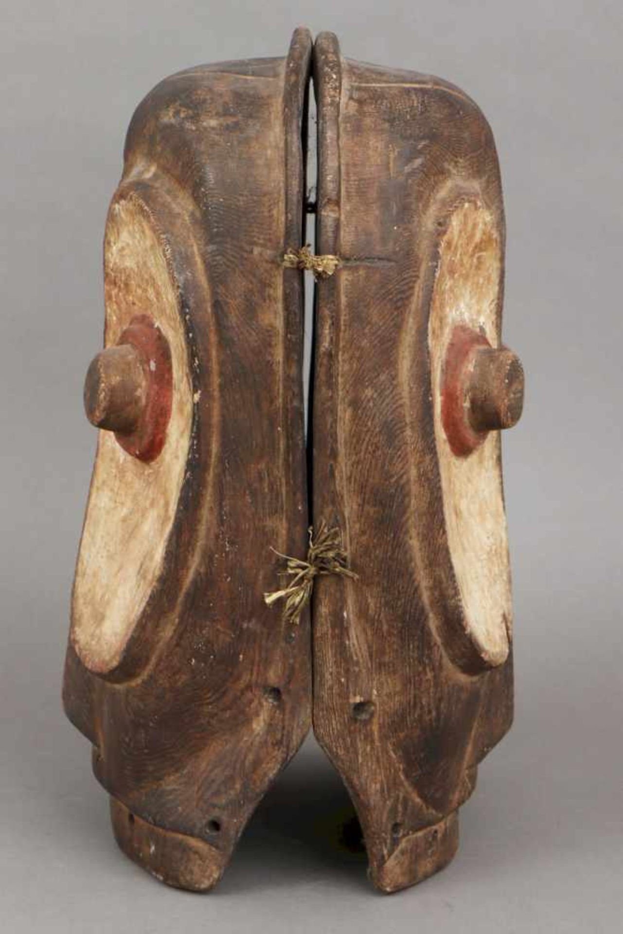 Zentralafrikanische Haubenmaske/Tanzaufsatz wohl Dembe, Kongo, 20. Jhdt., kegelförmig, ¨Januskopf¨ - Image 2 of 3