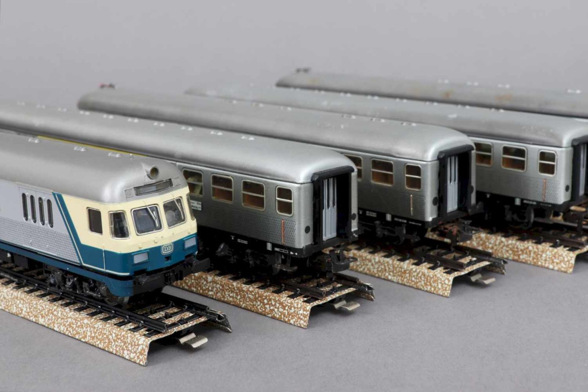 MÄRKLIN Modelleisenbahn Spur H0 Nahverkehrsbahn, DB ¨1960¨, bestehend aus 4 Personenwagons (sog. ¨ - Image 2 of 2