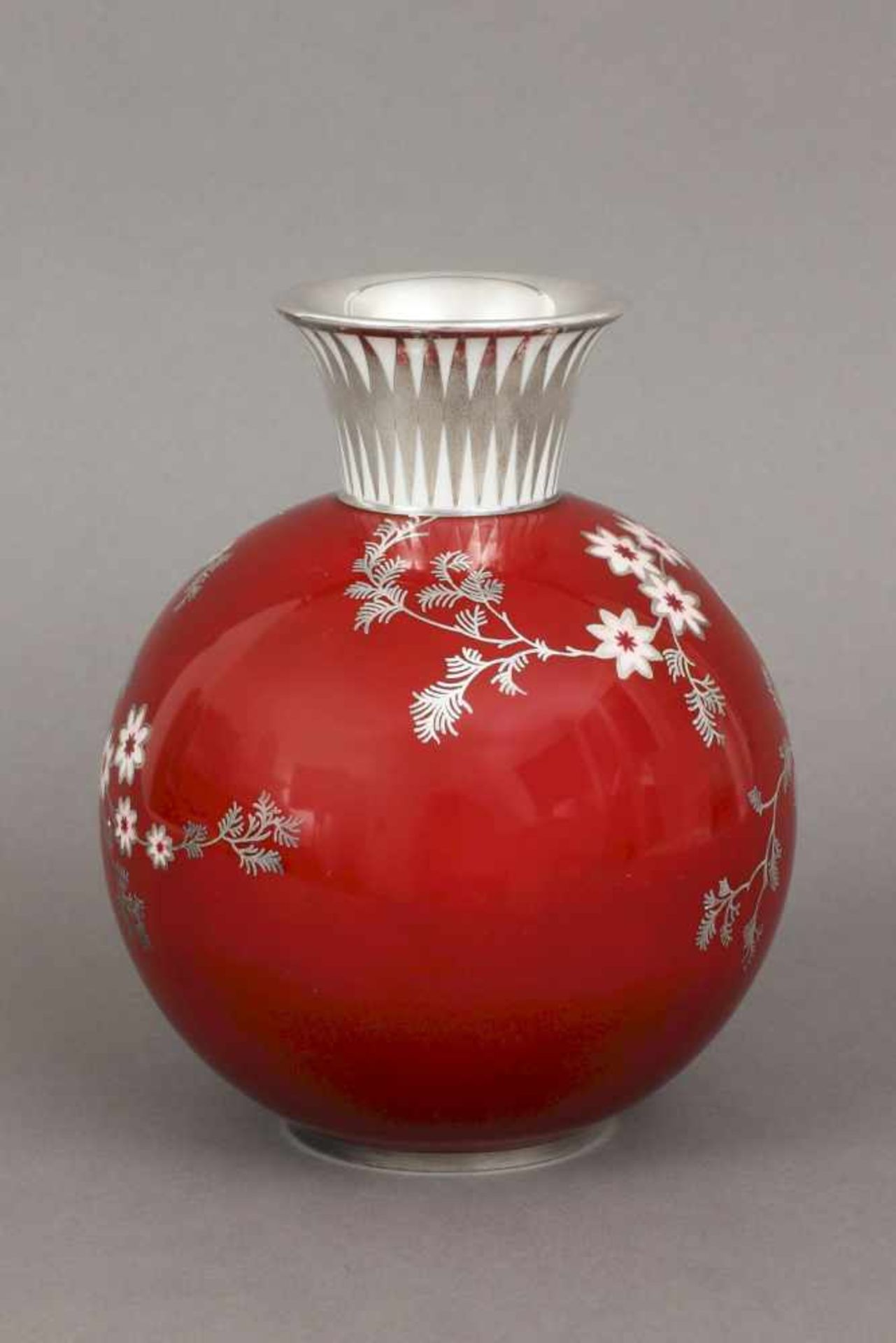 ROSENTHAL Vase 1. Hälfte 20. Jhdt., bauchiger Korpus mit eingezogenem Hals und ausgestellter Lippe, - Bild 2 aus 4