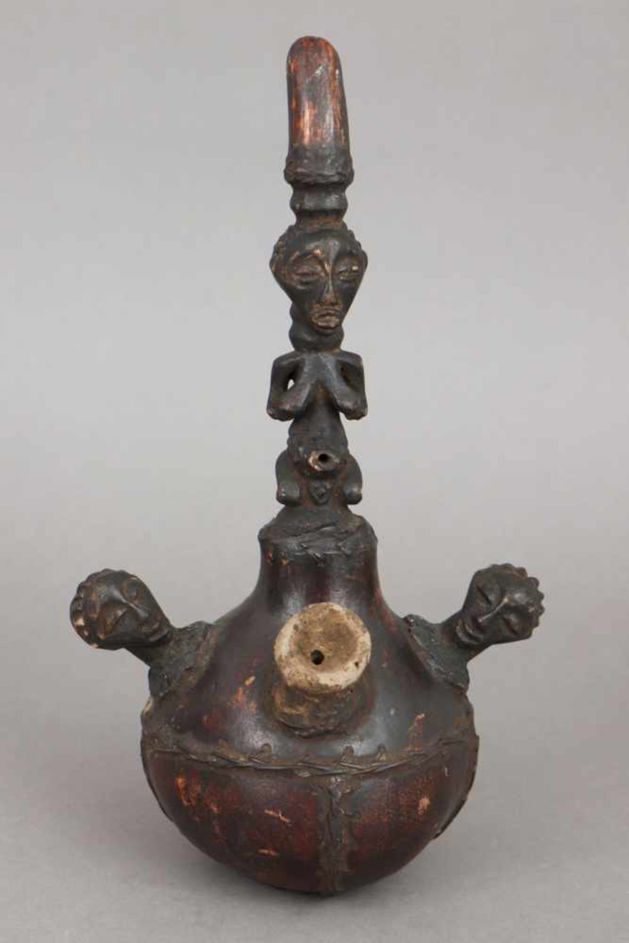 3 afrikanische Kalebassen-Figuren/Gefäße bzw. Pfeifen mit geschnitztem Holzbesatz (Köpfe und - Bild 4 aus 7