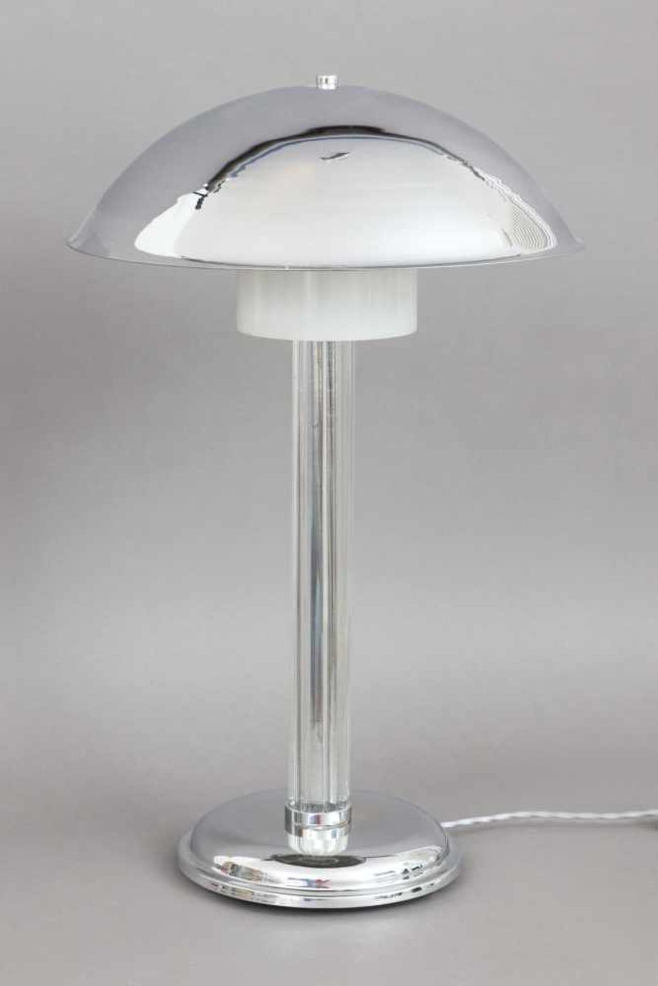 Tischlampe im Stile des Art Deco verchromtes Metall und farbloses Glas, pilzförmiger (Kuppel-)