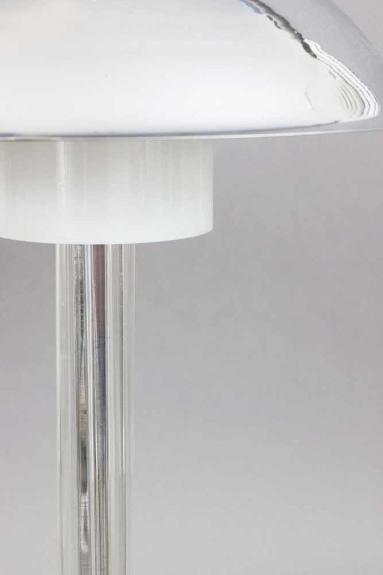 Tischlampe im Stile des Art Deco verchromtes Metall und farbloses Glas, pilzförmiger (Kuppel-) - Bild 2 aus 2