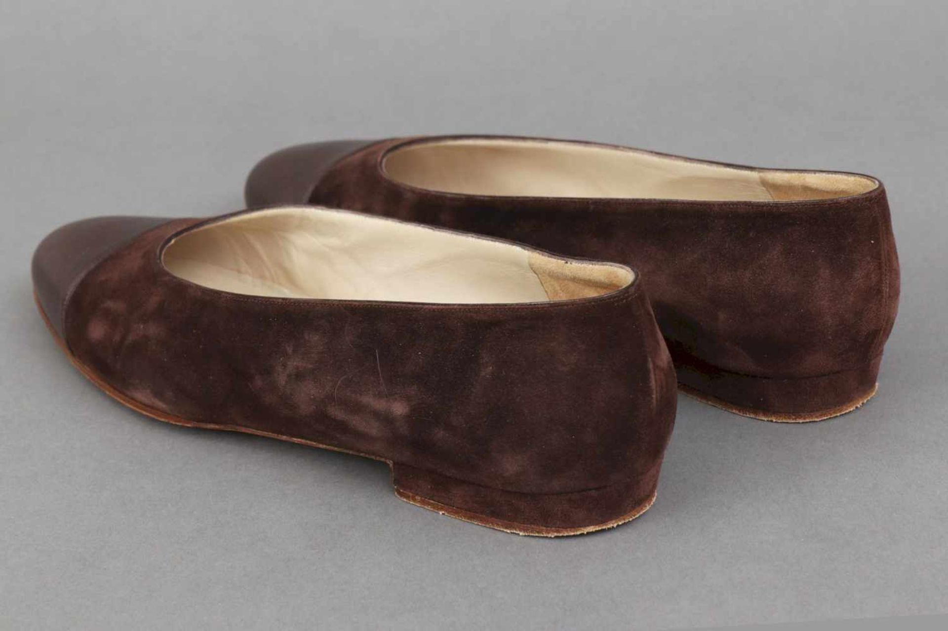CHANEL flache Schuhe braunes Veloursleder mit Glattleder-Kappe, Gr. 7 (37), minimal getragen, in - Image 2 of 4