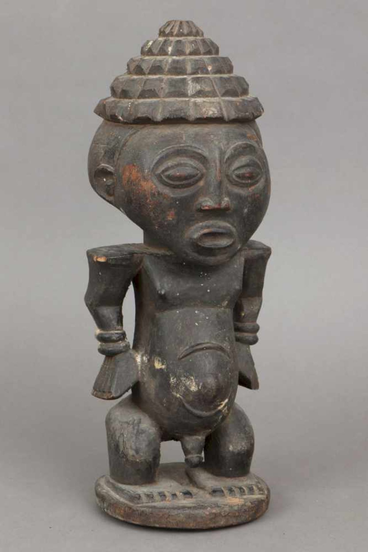 Afrikanische Ritualfigur der Luba, Kongo Holz, geschnitzt, dunkel patinierte, stehend männliche - Bild 2 aus 3