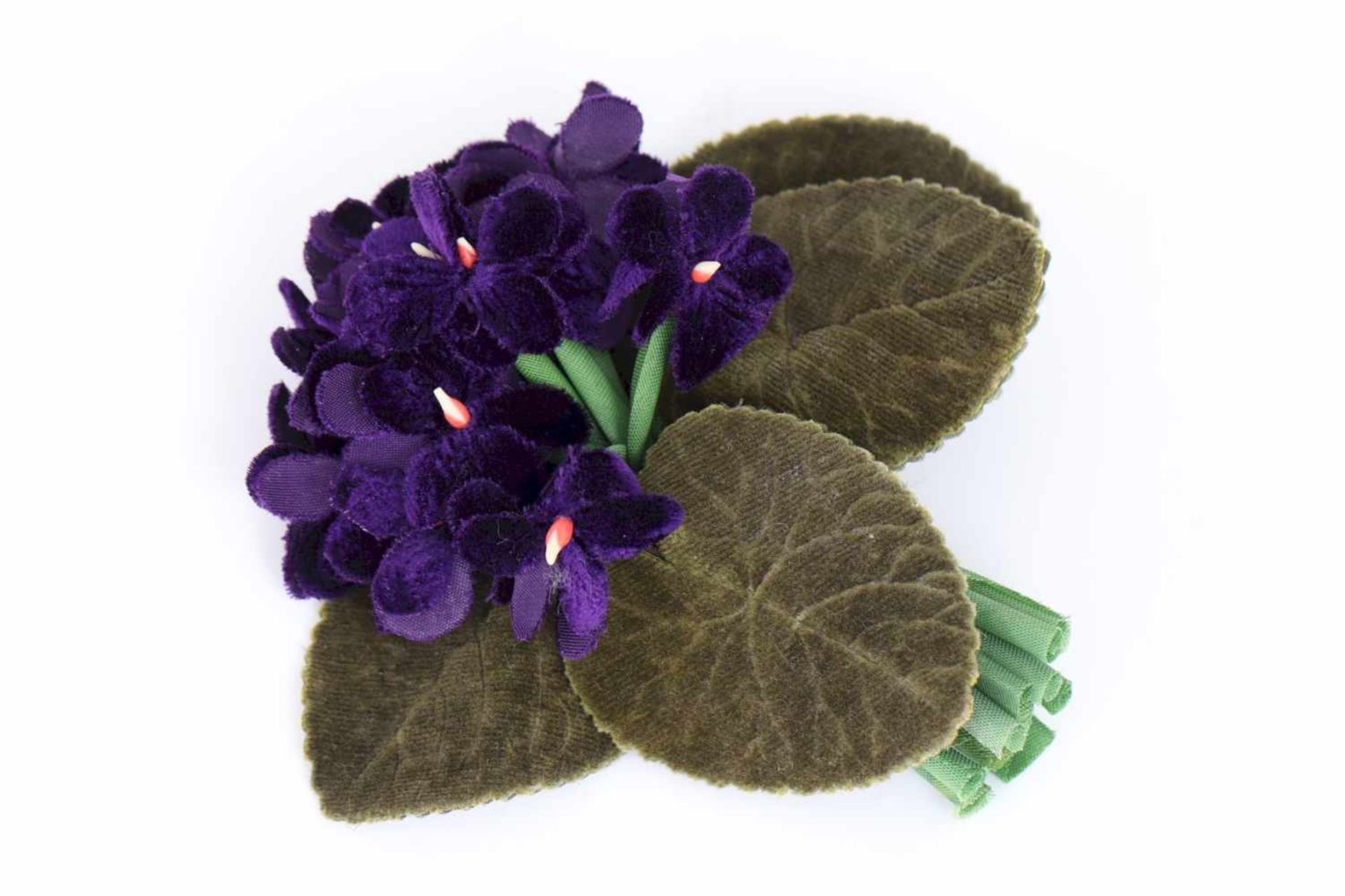 CHANEL Ansteckblume ¨Veilchen¨, schwarzer, grüner und violetter Samt, in original Box - Image 2 of 4