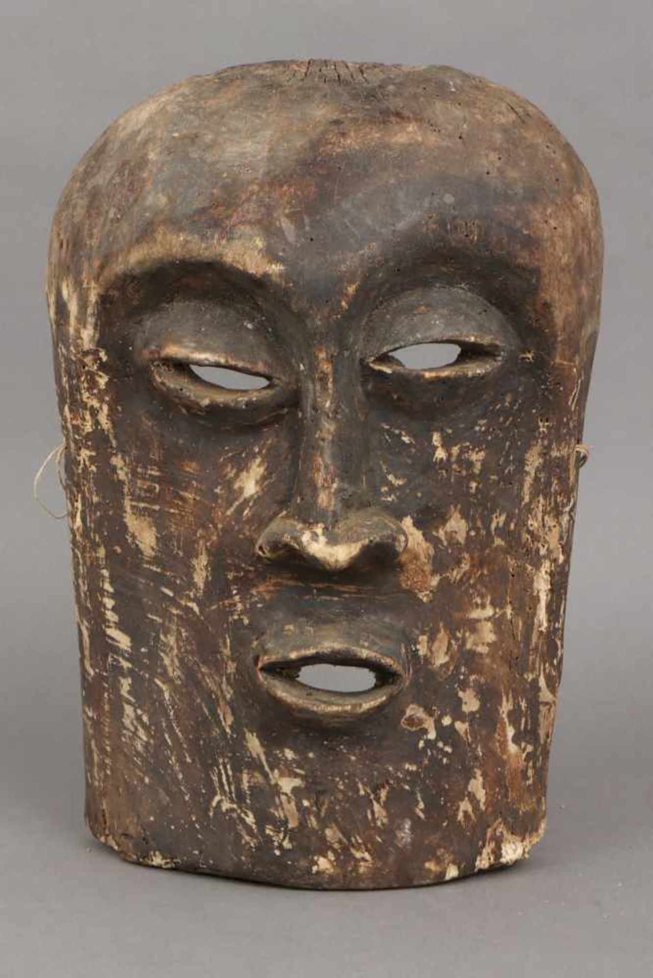 Afrikanische Ritualmaske, wohl Grebo, Liberia Holz, geschnitzt, braun patiniert, gewölbtes Gesicht