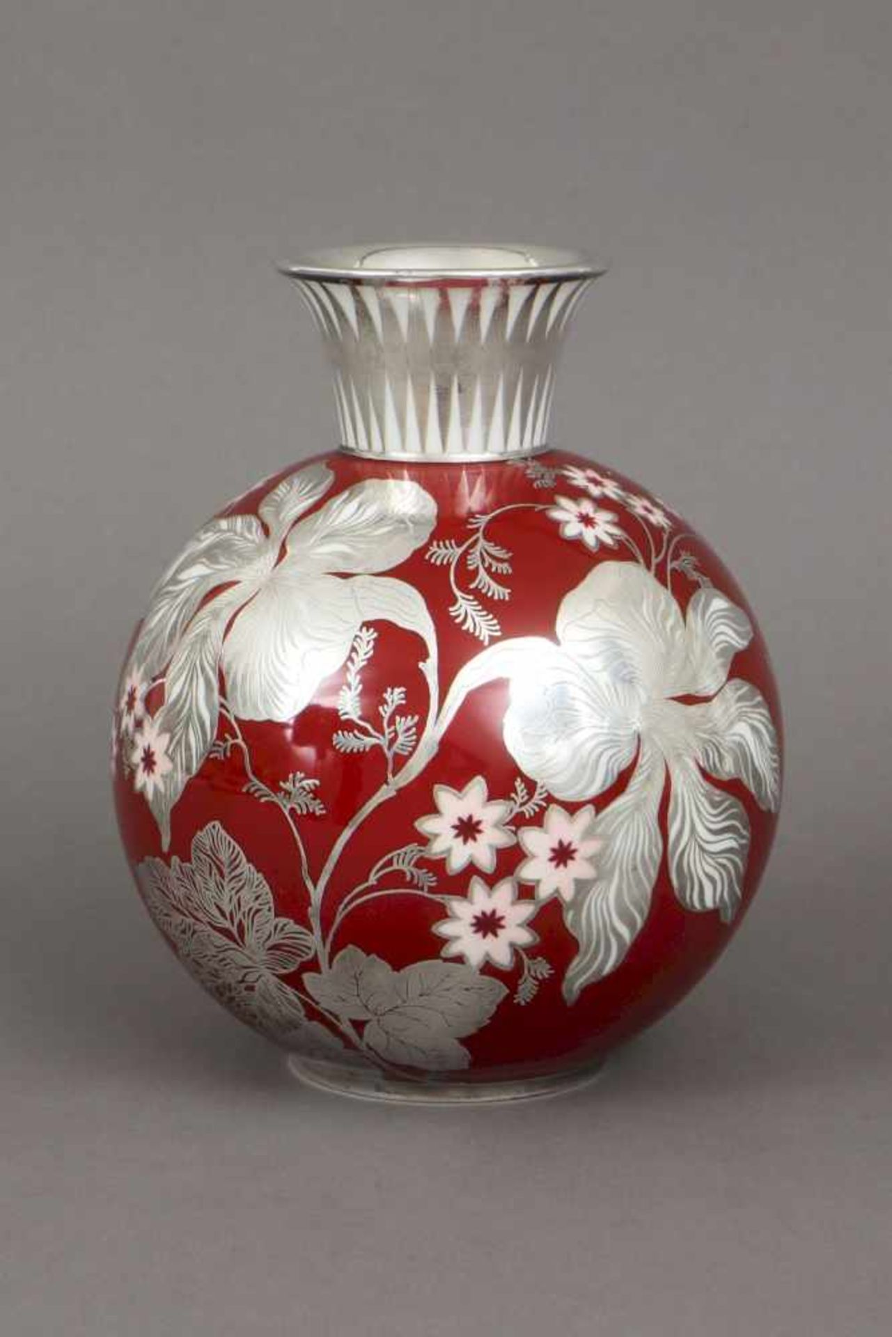 ROSENTHAL Vase 1. Hälfte 20. Jhdt., bauchiger Korpus mit eingezogenem Hals und ausgestellter Lippe,