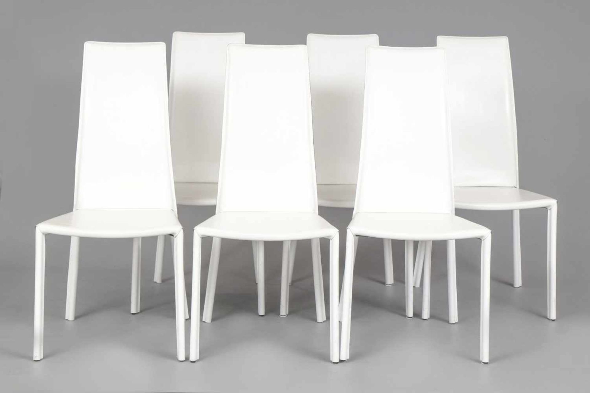 6 TRABALDO ITALIA Stühle weiß beledert, Hochlehner, eckige Sitzfläche, H 105cm, B 50cm, T 40cm, nur