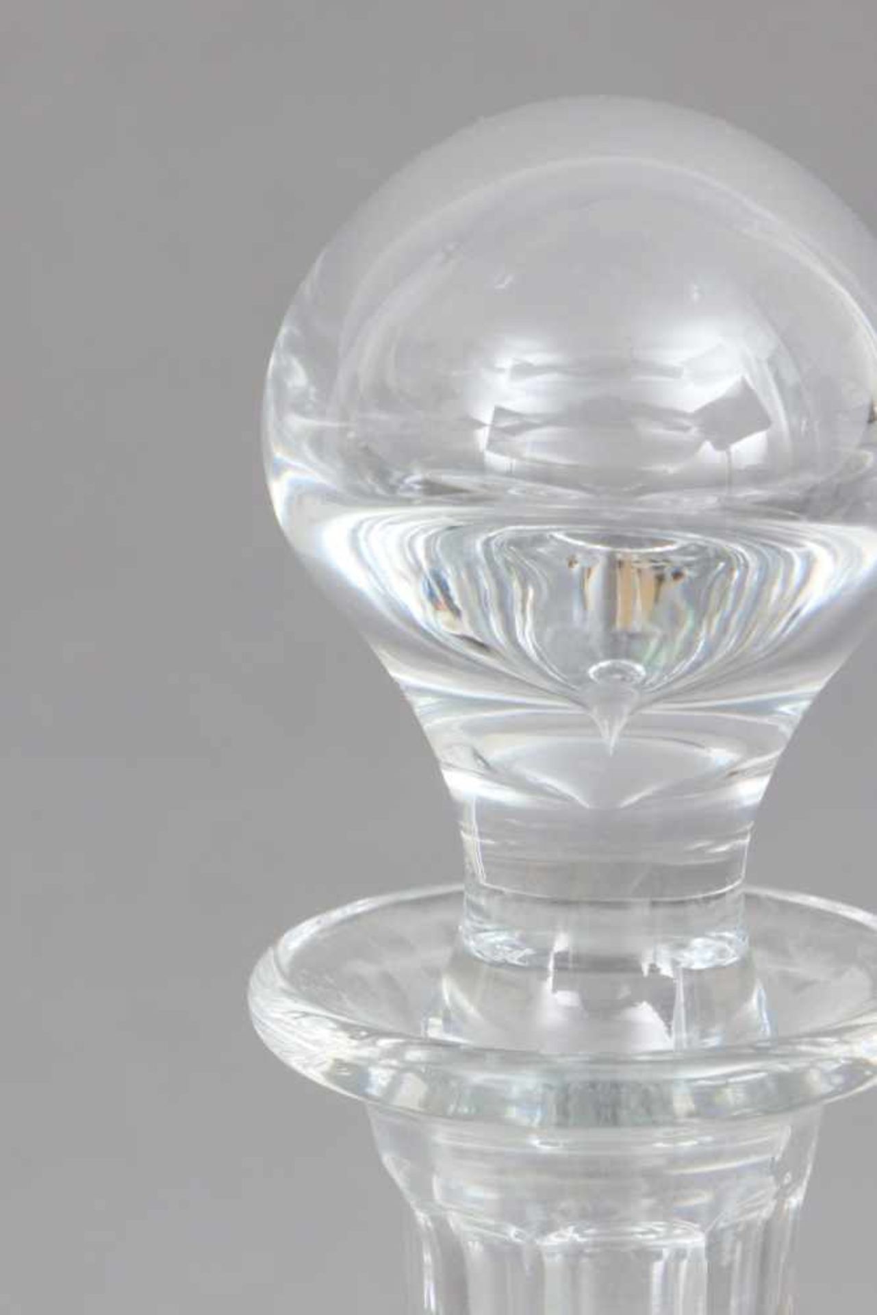 BACCARAT Kristallkaraffe farbloses Glas, tropfenförmiger Korpus, facettiert/geschliffen, schlanker - Bild 2 aus 2