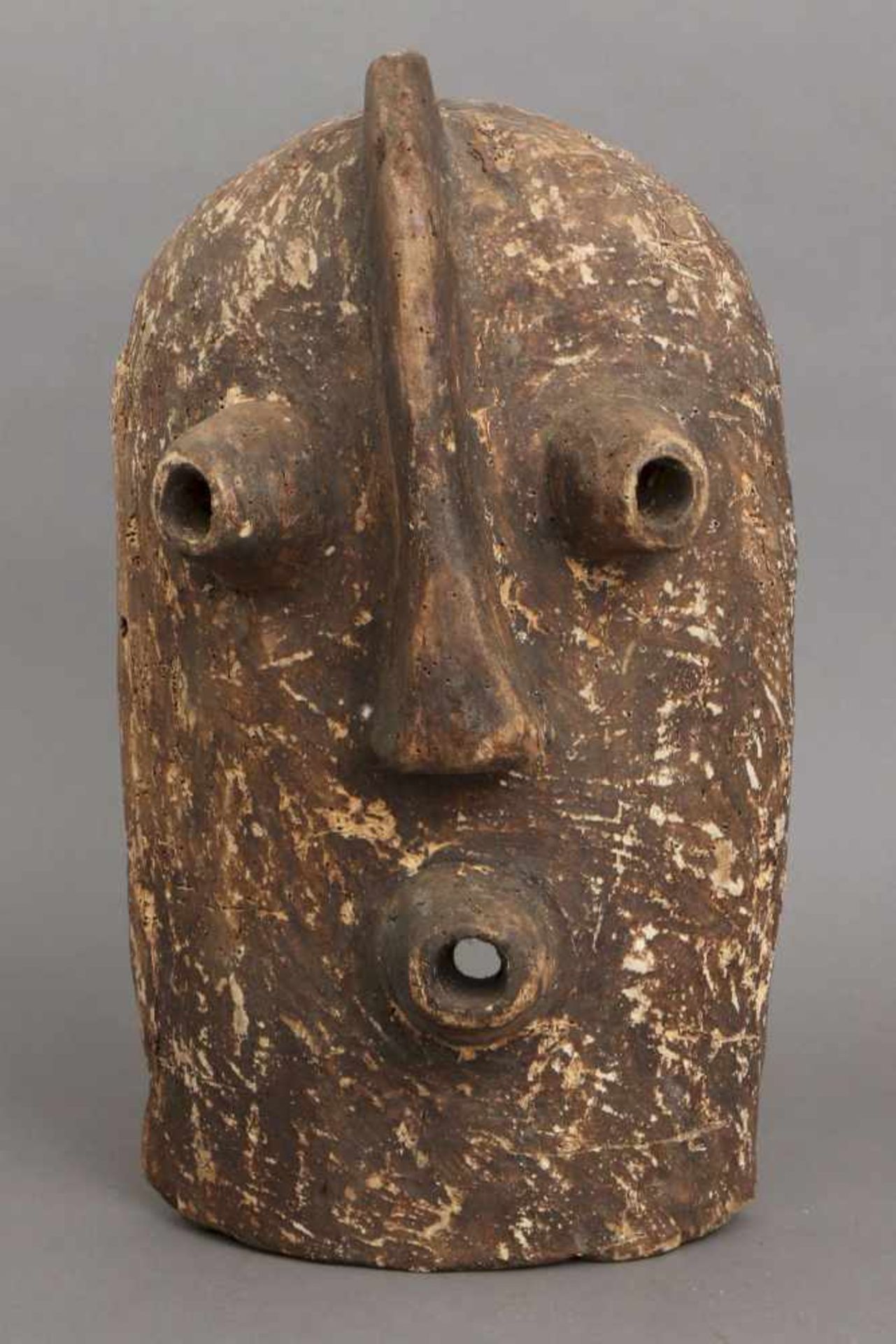 Afrikanische Ritualmaske, wohl Grebo, Liberia Holz, geschnitzt und patiniert, hohe, gewölbte Maske