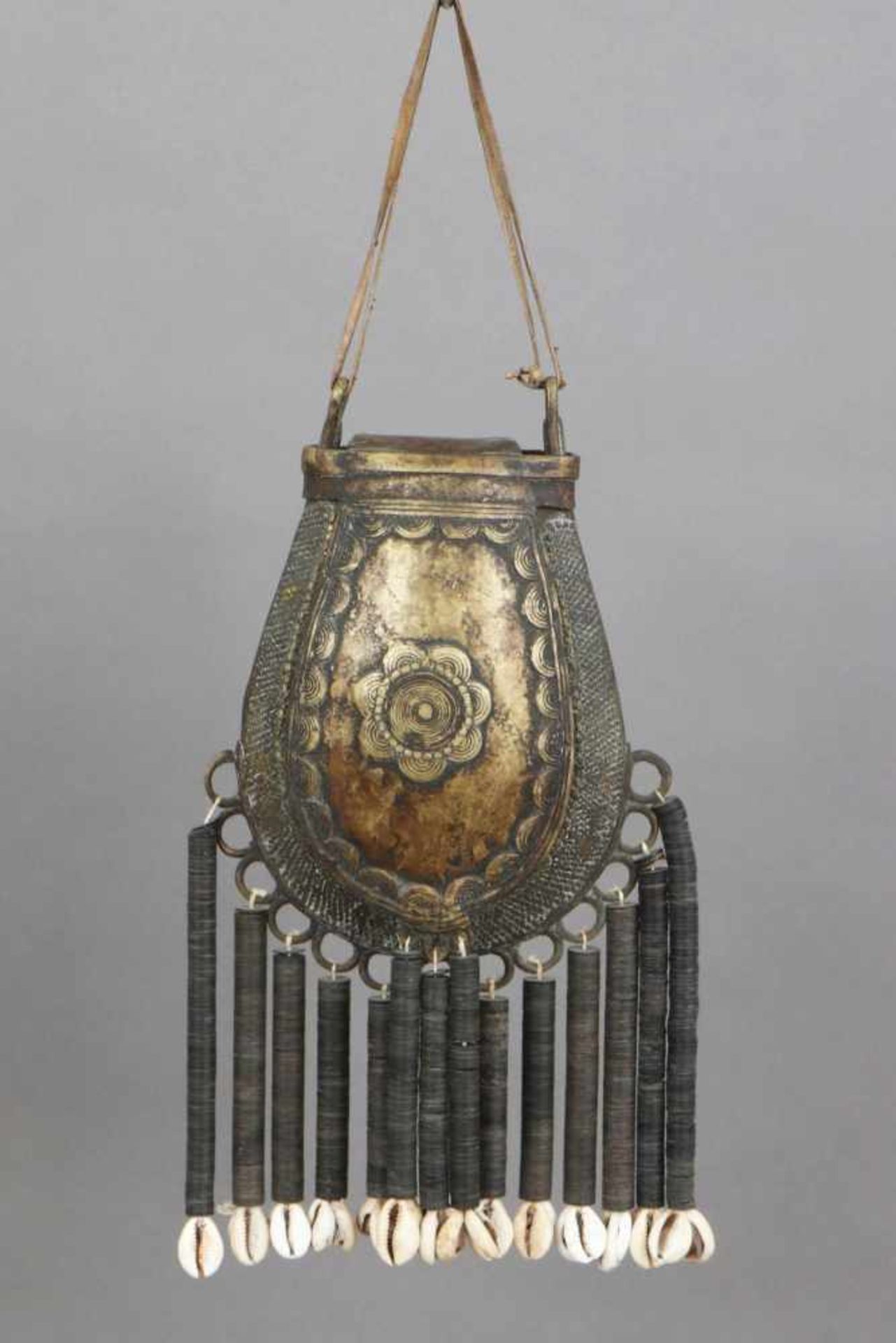 Afrikanische Bronze Vorratstasche, wohl Gabun tropfenförmige Tasche aus martellierter und