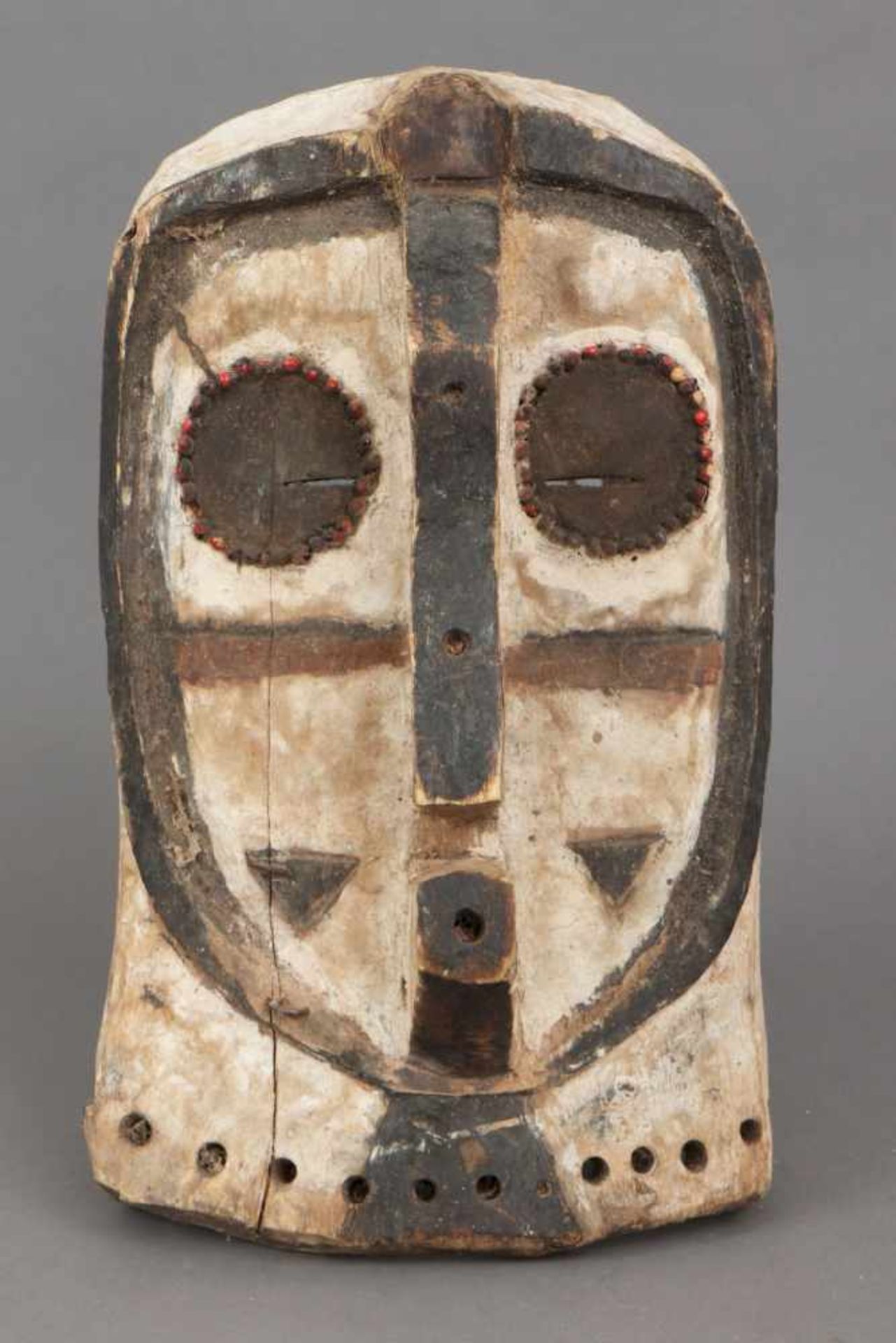 Afrikanische Ritualmaske, wohl Songye Kifwebe Maske, Kongo Holz, geschnitz, dunkel und hell ( - Bild 2 aus 2