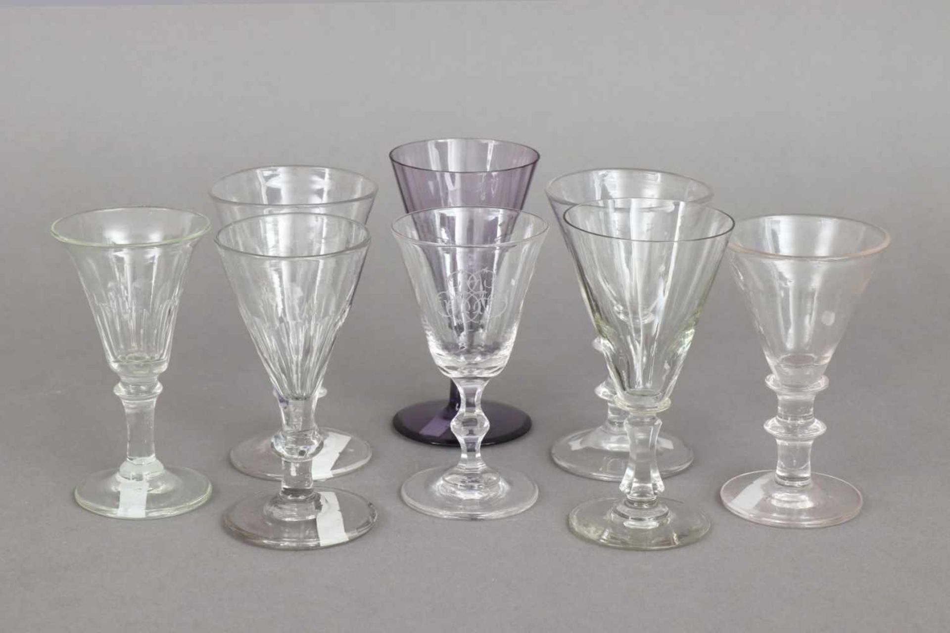 8 Absinth und Likörgläser des 19. Jahrhunderts diverse Formen, Schliffe und Faben, H ca. 10-12cm,