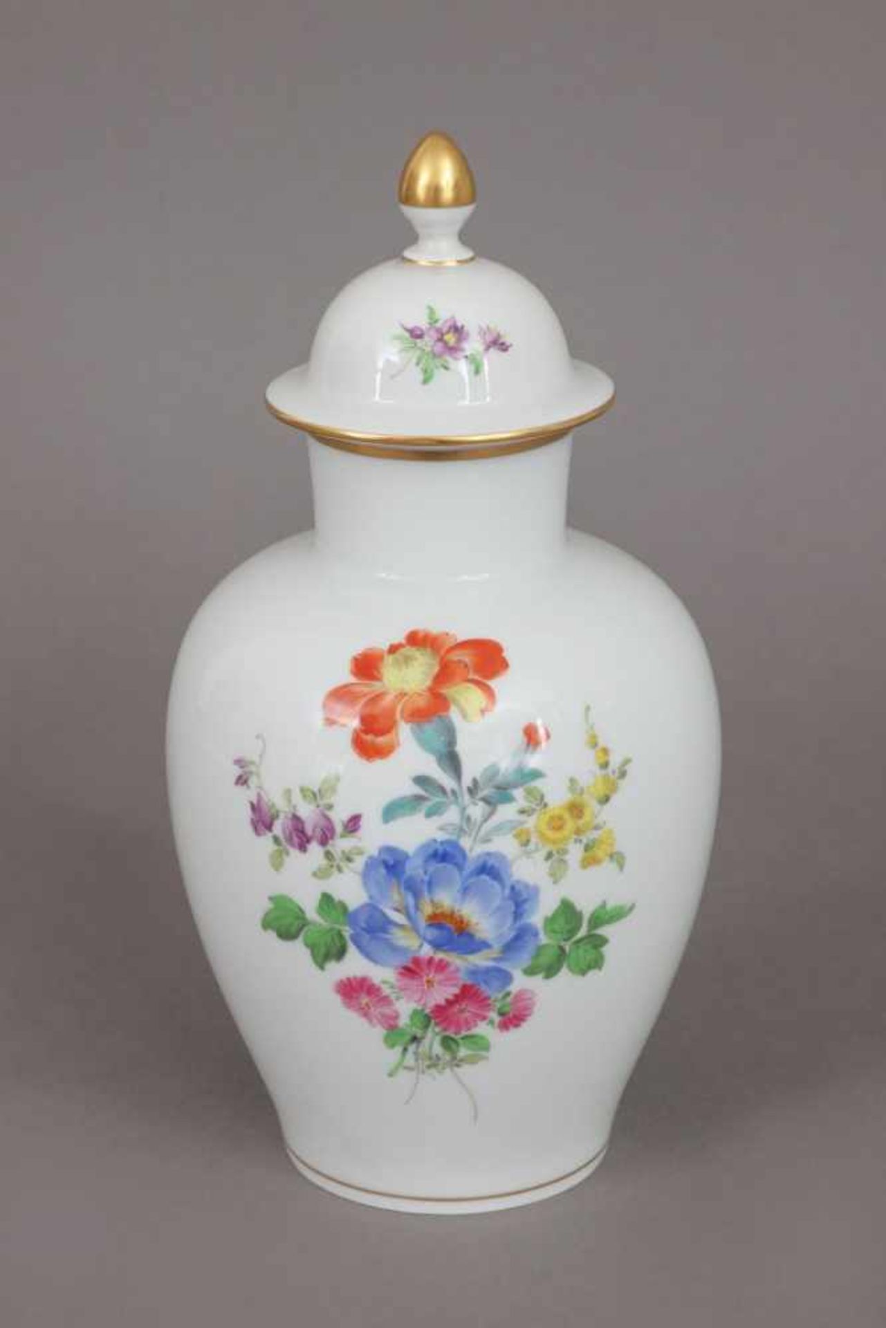 MEISSEN Deckelvase 2. Hälfte 20. Jhdt., ovoider Korpus mit hochgezogenem zylindrischen Hals,