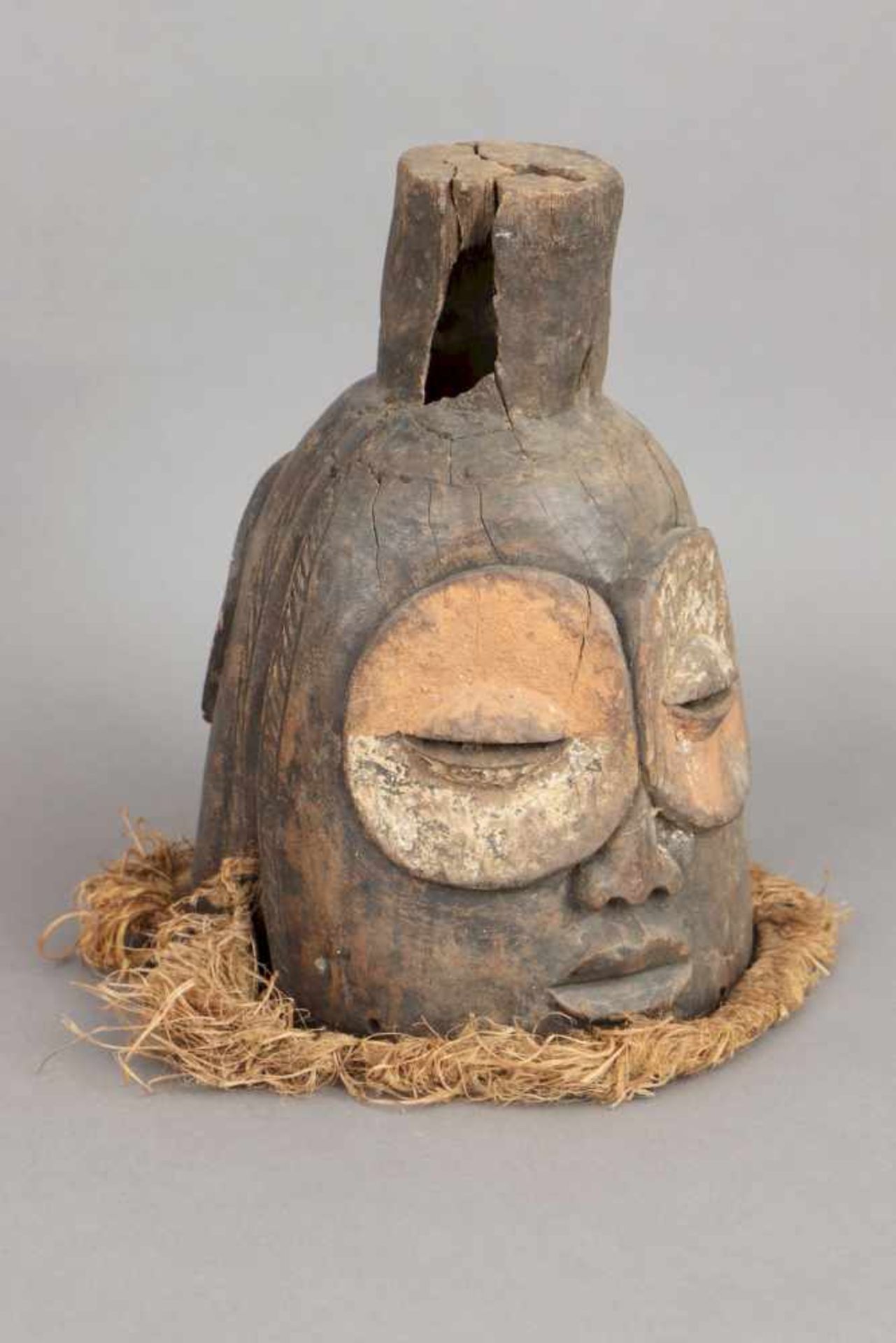 Zentralafrikanischer Tanzaufsatz/Haubenmaske wohl Dembe, Kongo, Mitte 20. Jhdt., kegelförmig, ¨ - Bild 2 aus 2