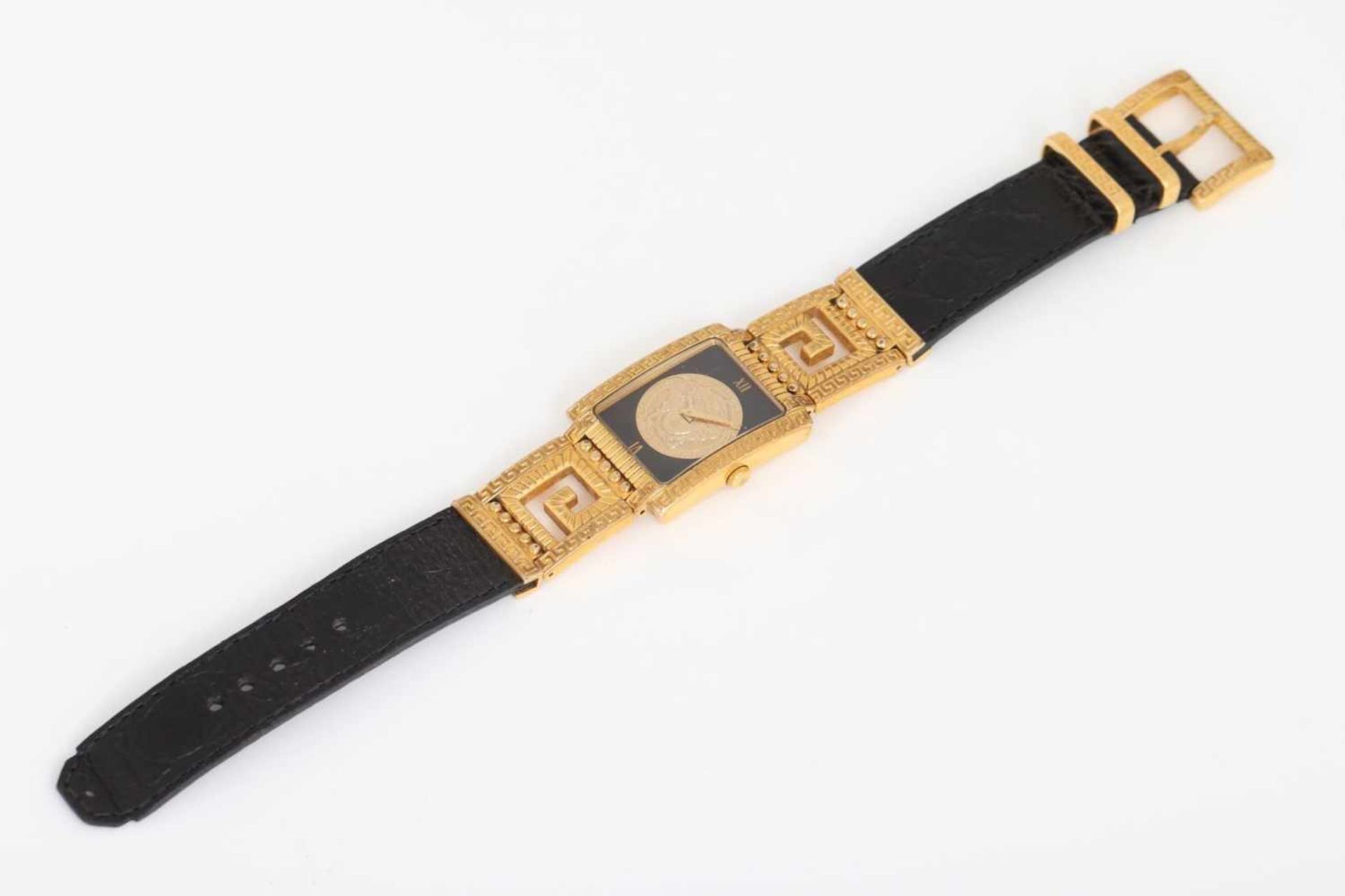 GIANNI VERSACE Armbanduhr vergoldetes Metall und schwarzes Leder mit Krokoprägung, Mäanderdekor, - Bild 2 aus 4