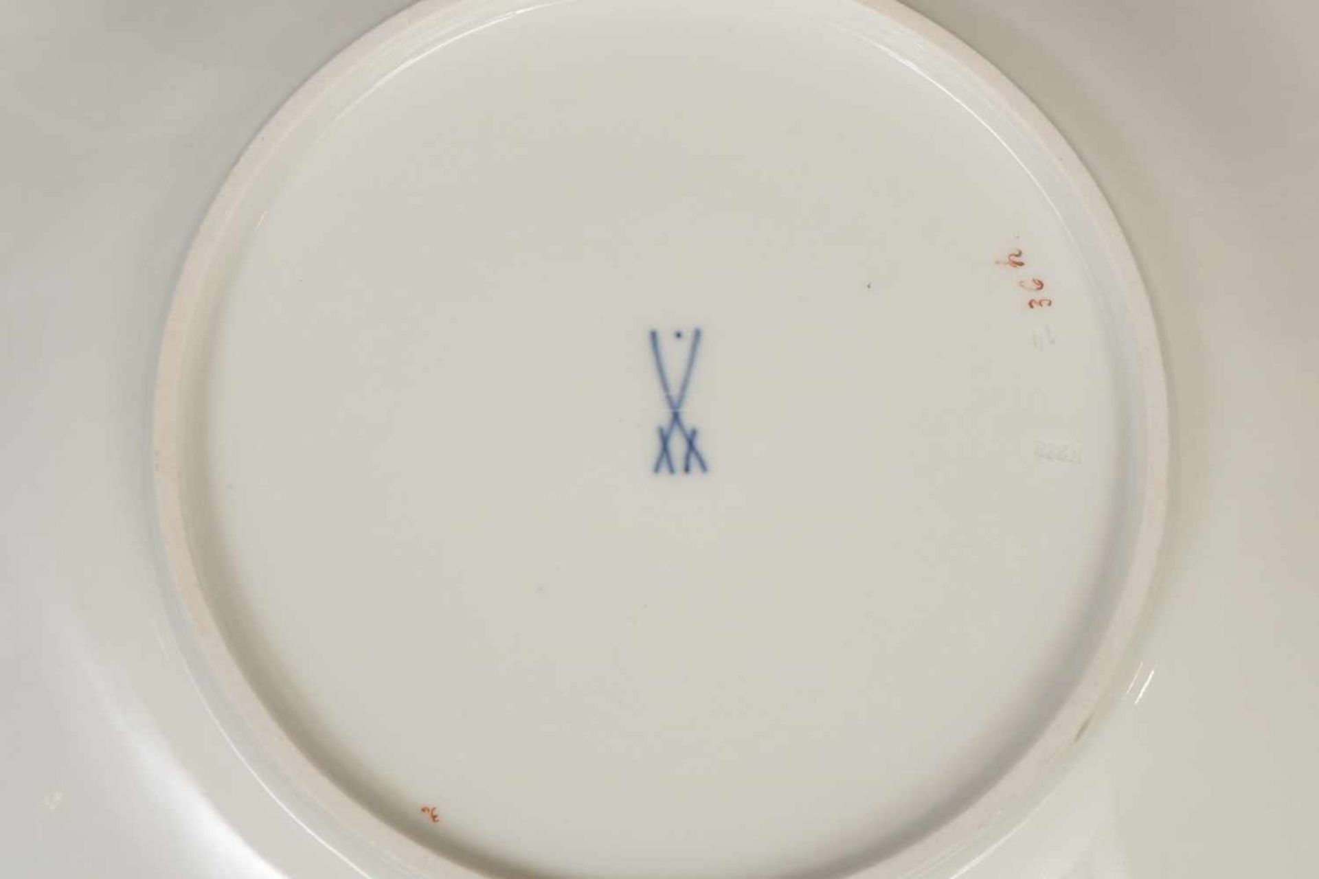 MEISSEN Prunkteller um 1924-1934 (Pfeifferzeit), runde passig geschwungene Form, umlaufend auf der - Bild 2 aus 2