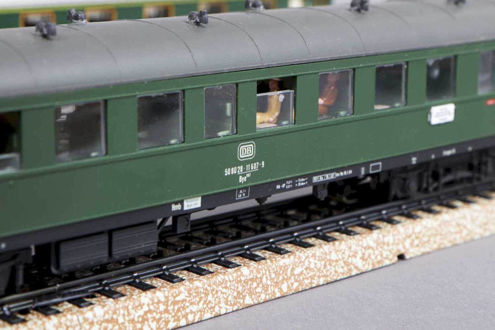 MÄRKLIN Modelleisenbahn Spur H0 5 Wagons, DB, grün/grau, 1., 2. und 3. Klasse sowie 1 Güterwagon, - Image 2 of 2