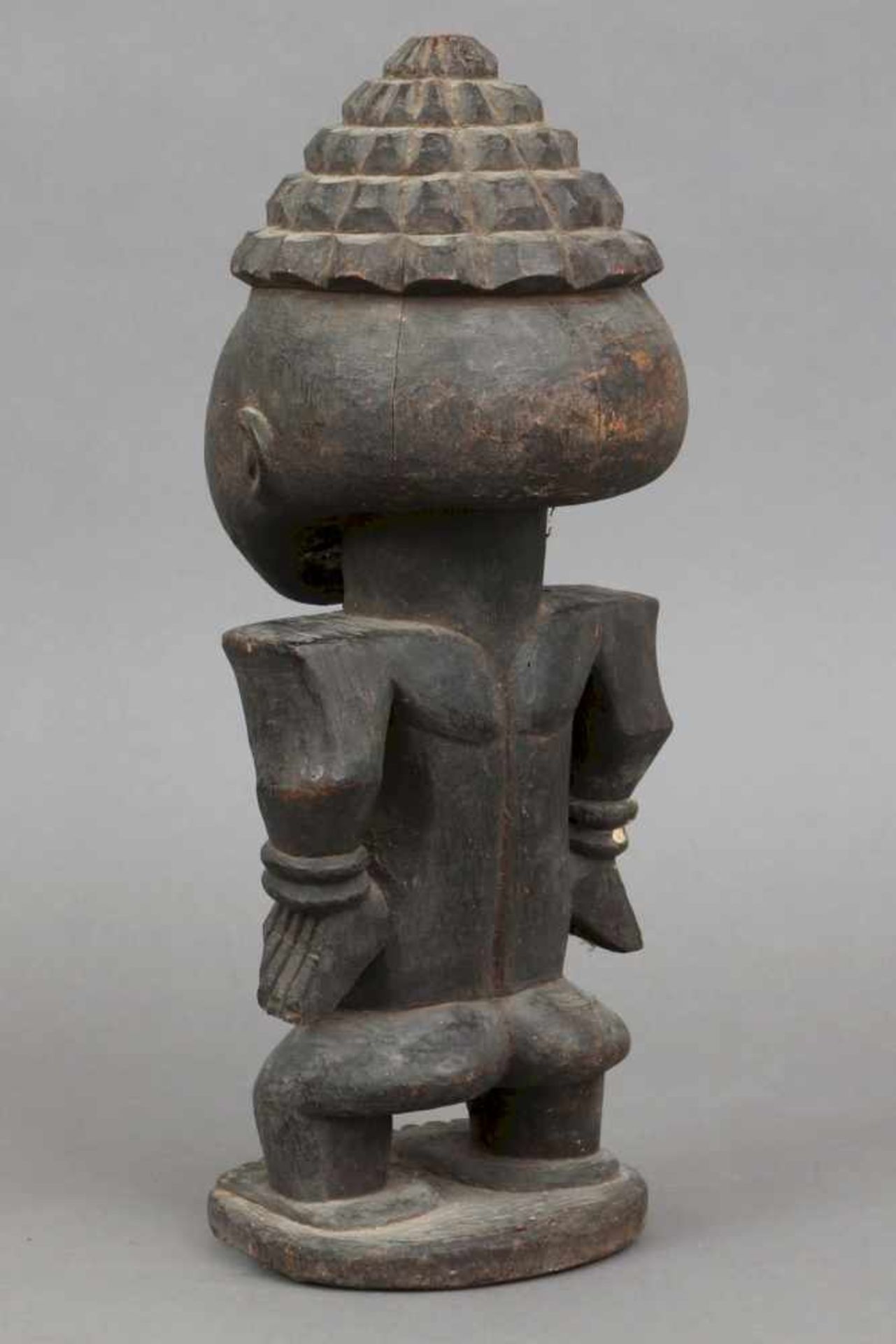 Afrikanische Ritualfigur der Luba, Kongo Holz, geschnitzt, dunkel patinierte, stehend männliche - Bild 3 aus 3