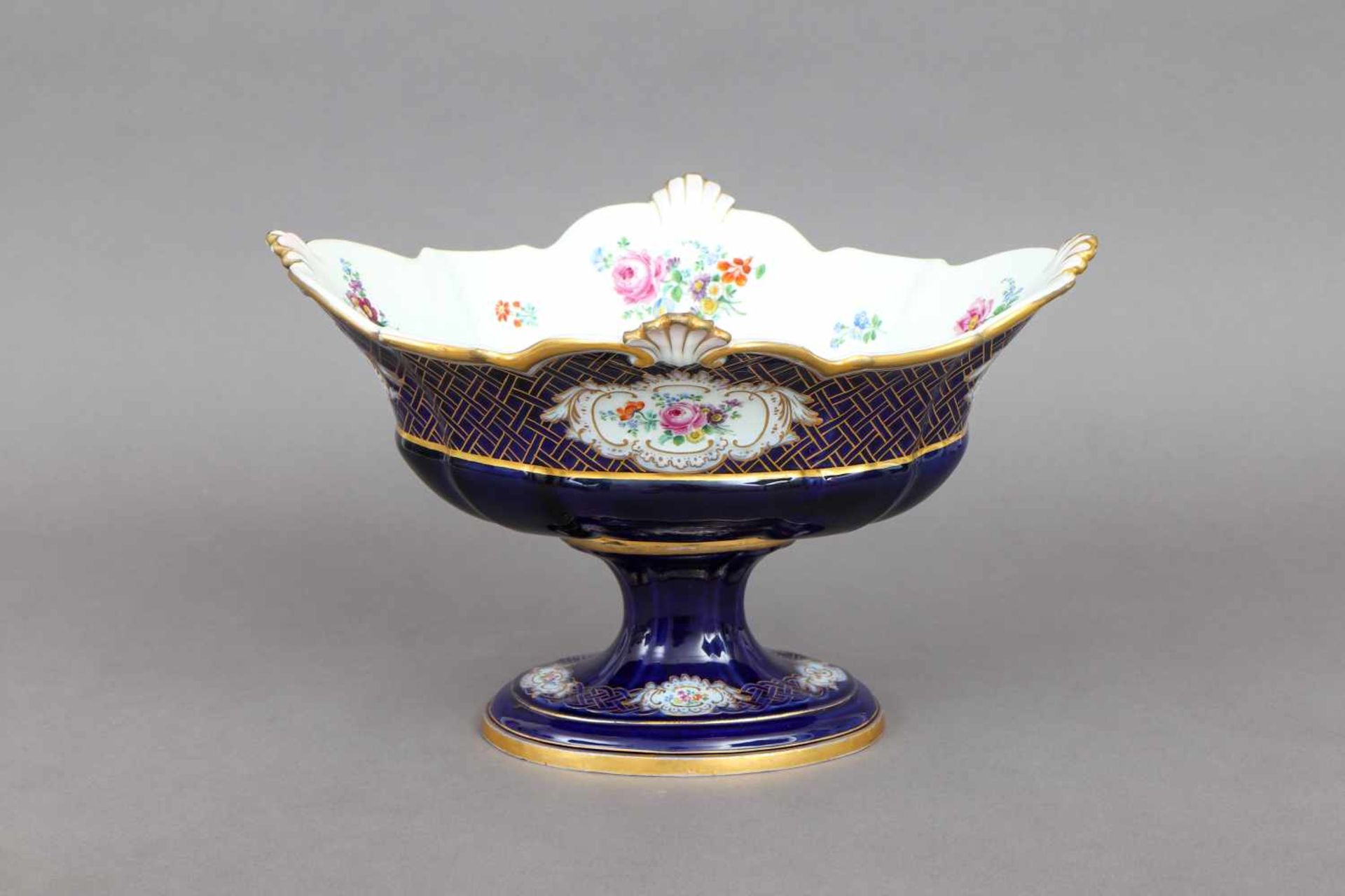 MEISSEN Fußschale um 1850-1924, ovale Schale mit passigem Rand auf ovalem, eingezogenem Stand,