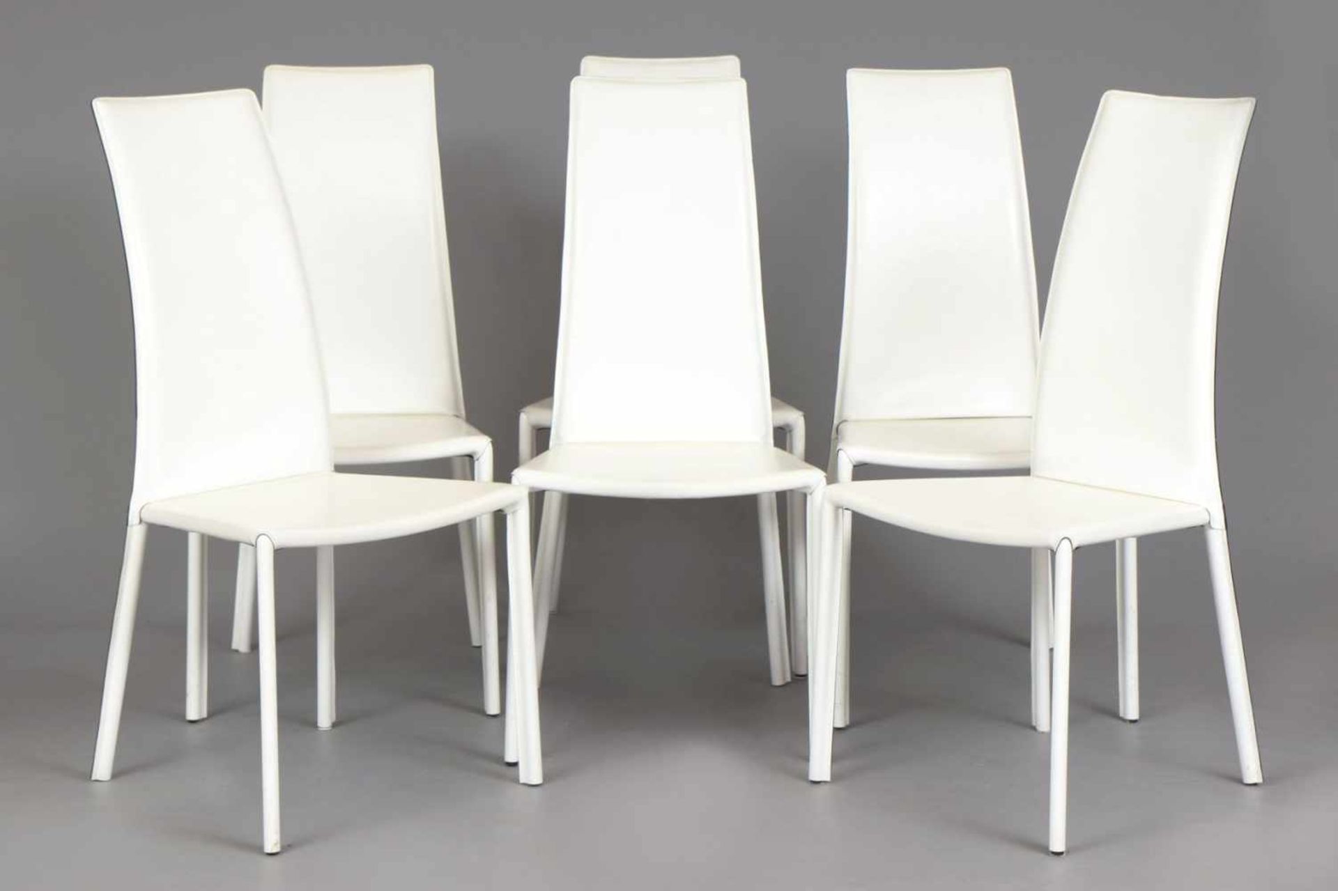 6 TRABALDO ITALIA Stühle weiß beledert, Hochlehner, eckige Sitzfläche, H 105cm, B 50cm, T 40cm, nur - Bild 2 aus 4