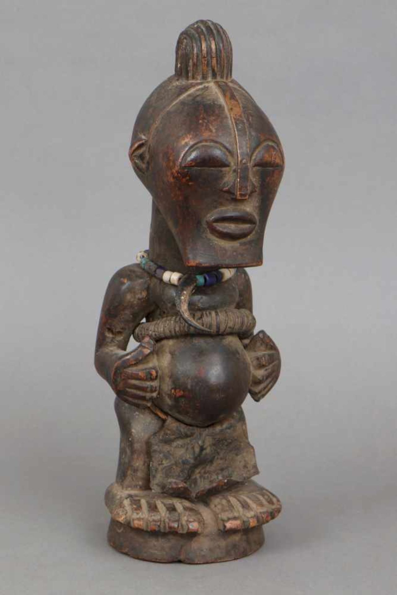 Afrikanische Ritualfigur, Kusu, Kongo stehende weibliche Fruchtbarkleitsfigur, Holz, geschnitzt und