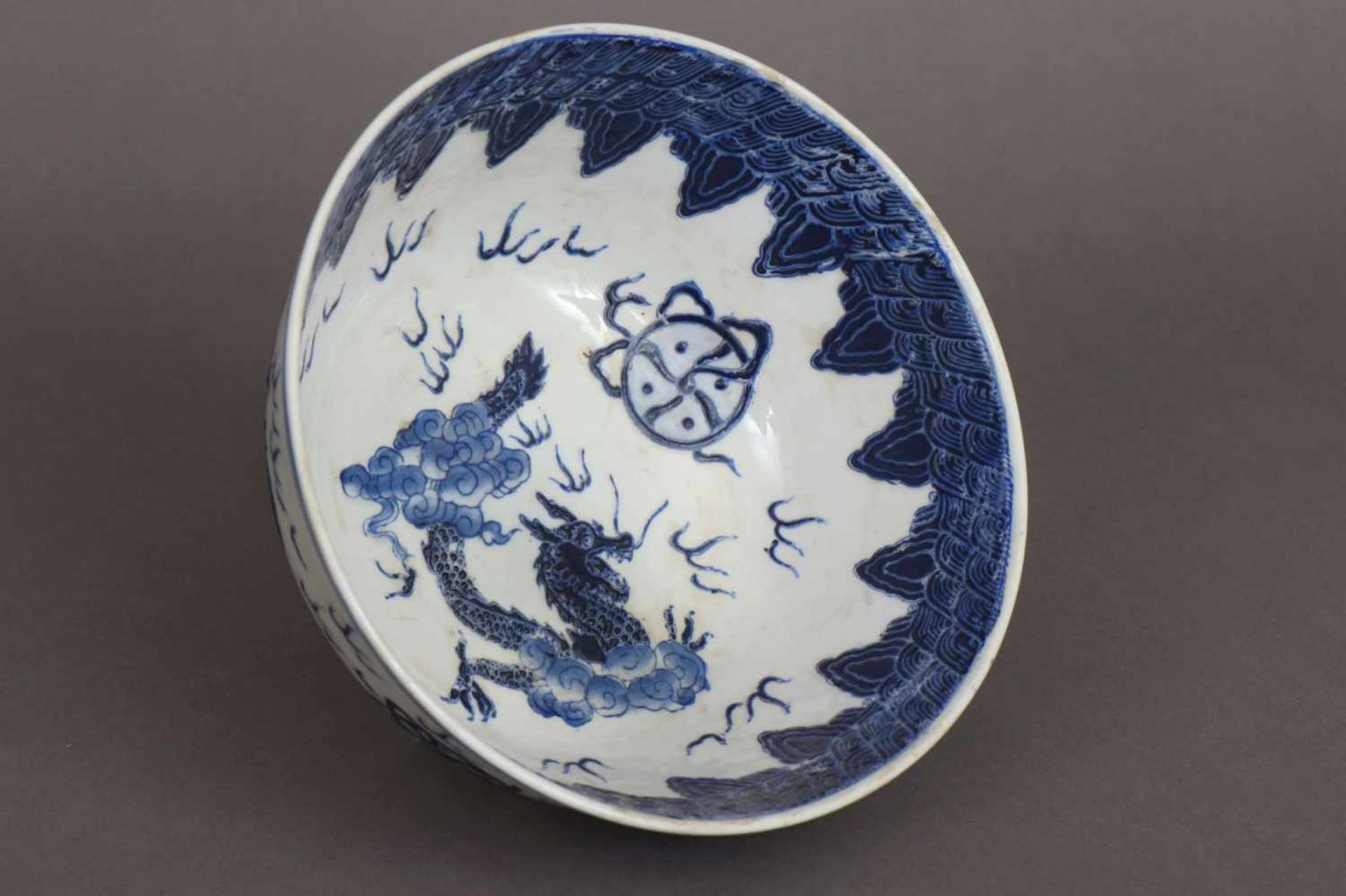 Chinesische Schale im Stile der Ming Dynastie wohl 19. Jhdt. (Alter aber unbestimmt), Blaumalerei - Bild 4 aus 5