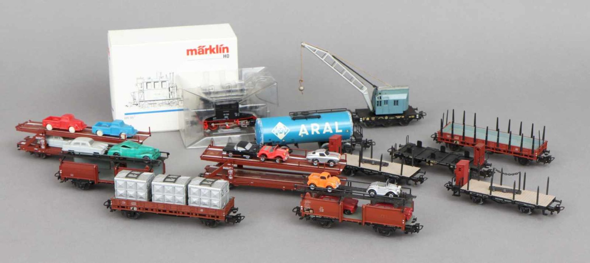 MÄRKLIN Modelleisenbahn Spur H0 Konvolut Wagons, diverse, u.a., Autozüge, Rungenwagen, Kranwagen (