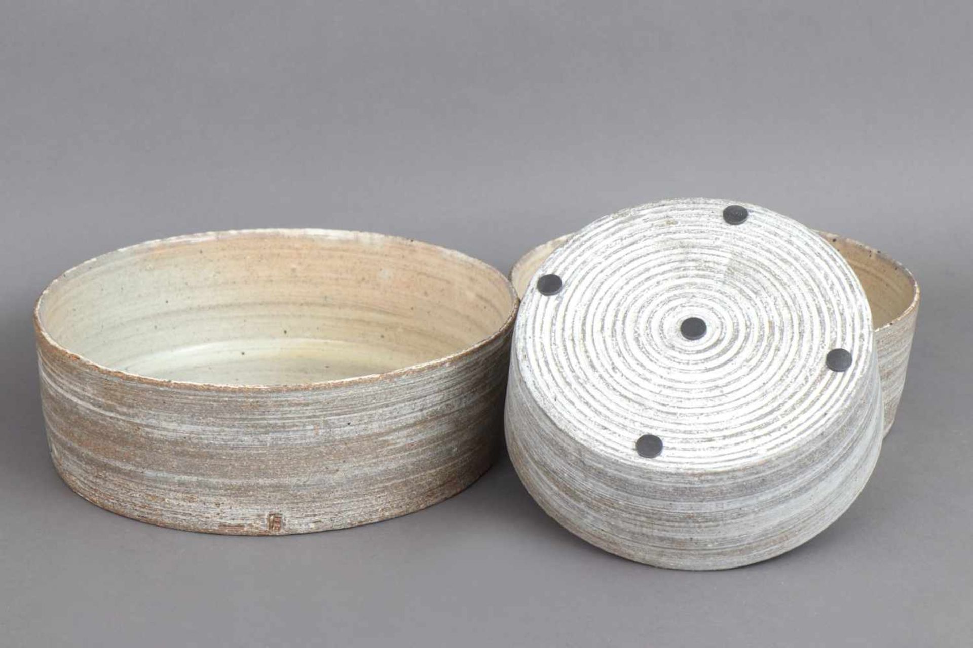 3 handgetöpferte Keramikschalen einer Münchner Künstlerin runde, tiefe Schalen mit beige-graue - Image 4 of 4