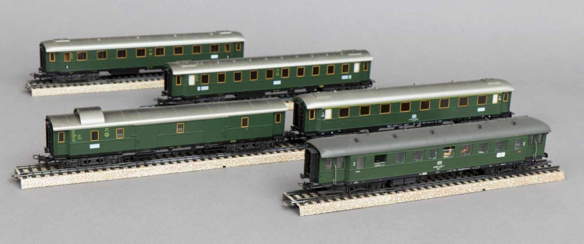 MÄRKLIN Modelleisenbahn Spur H0 5 Wagons, DB, grün/grau, 1., 2. und 3. Klasse sowie 1 Güterwagon,