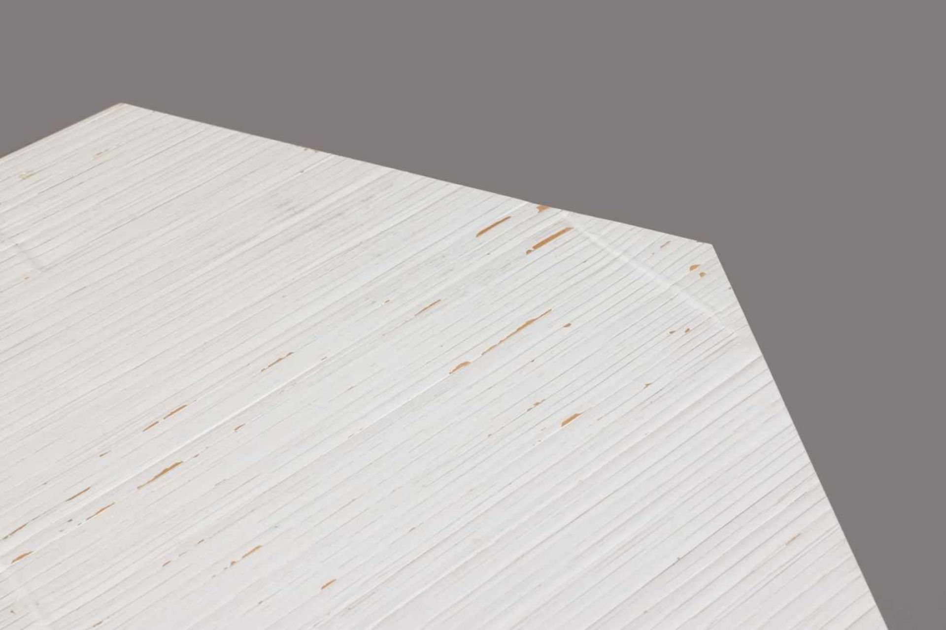 GERVASONI Couchtisch Holz und Bambusrohr, weiß lackiert, polygonale Deckplatte auf 3-beinigem - Bild 2 aus 2