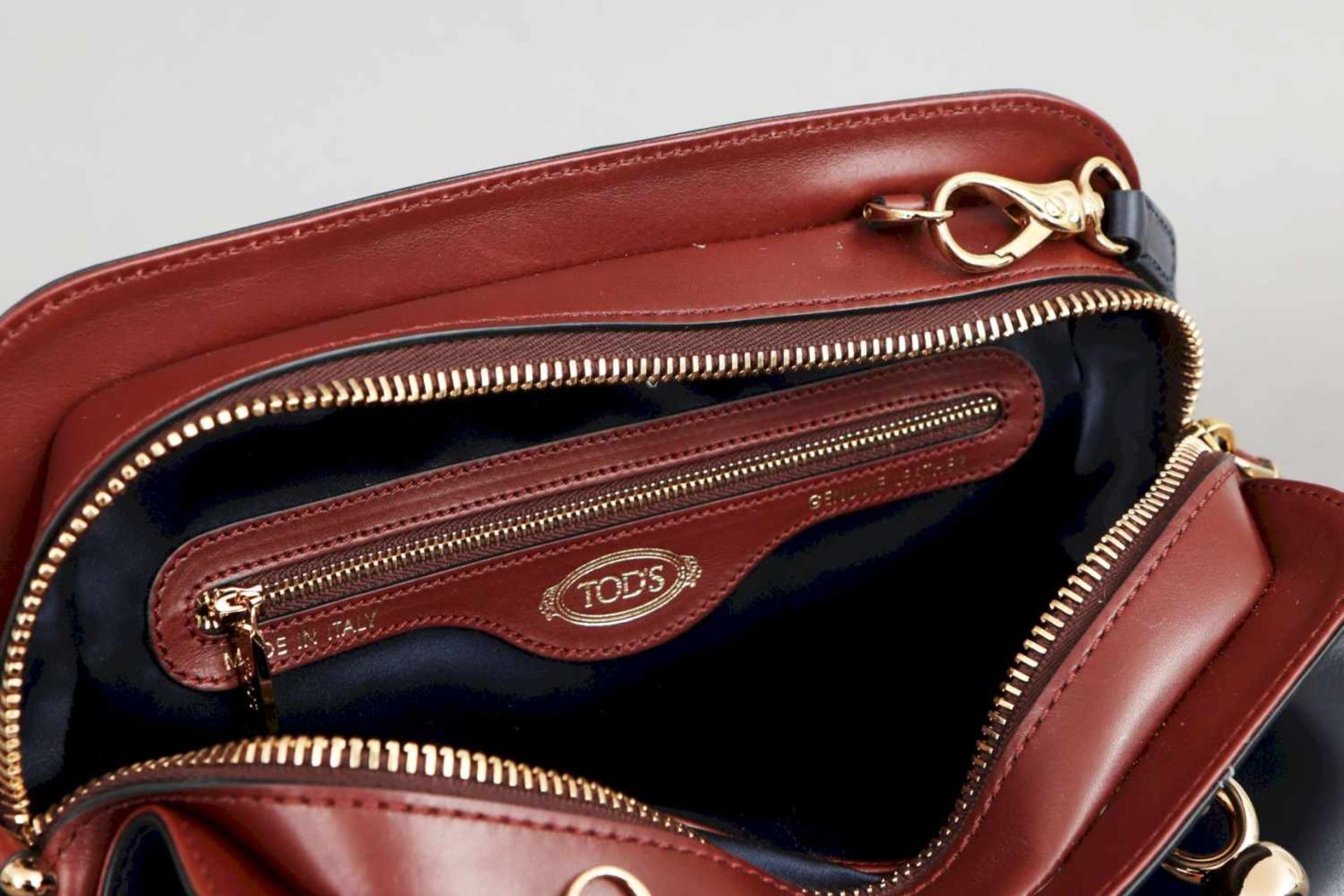 TOD`S Handtasche vintage bordeaux- und dunkelblaues Glattleder, 2 kurze Tragehenkel, ein - Bild 4 aus 4