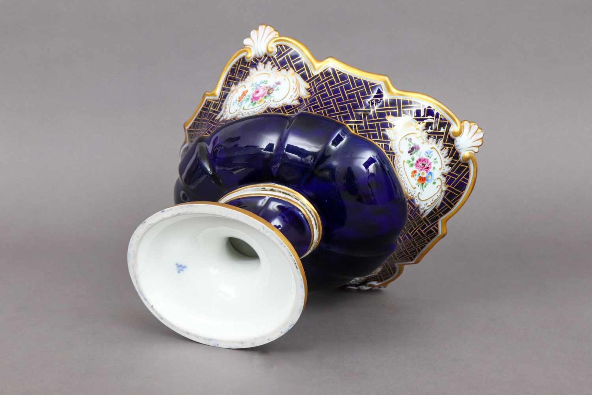 MEISSEN Fußschale um 1850-1924, ovale Schale mit passigem Rand auf ovalem, eingezogenem Stand, - Image 3 of 3